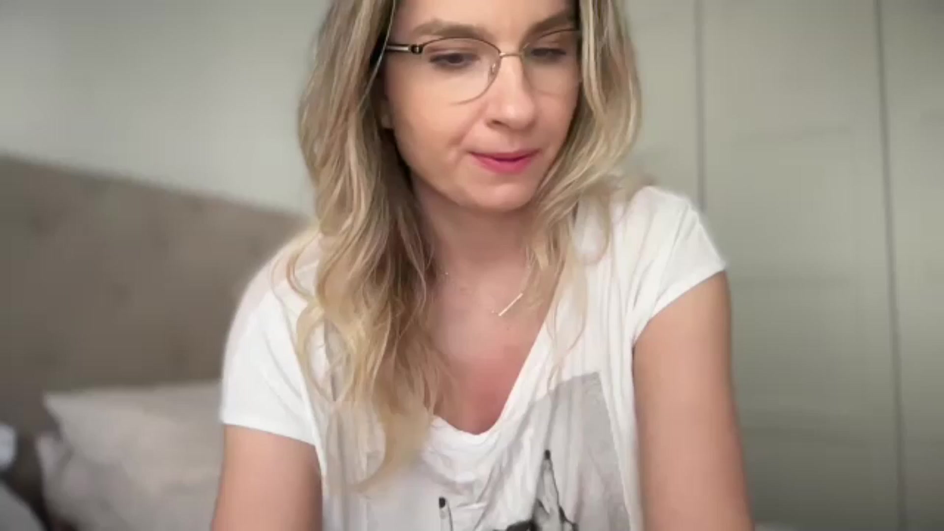 Gallery image thumbnail from AlyMiss's myfreecams stream on, 05/02/2025, 14:17 image 20 of 20