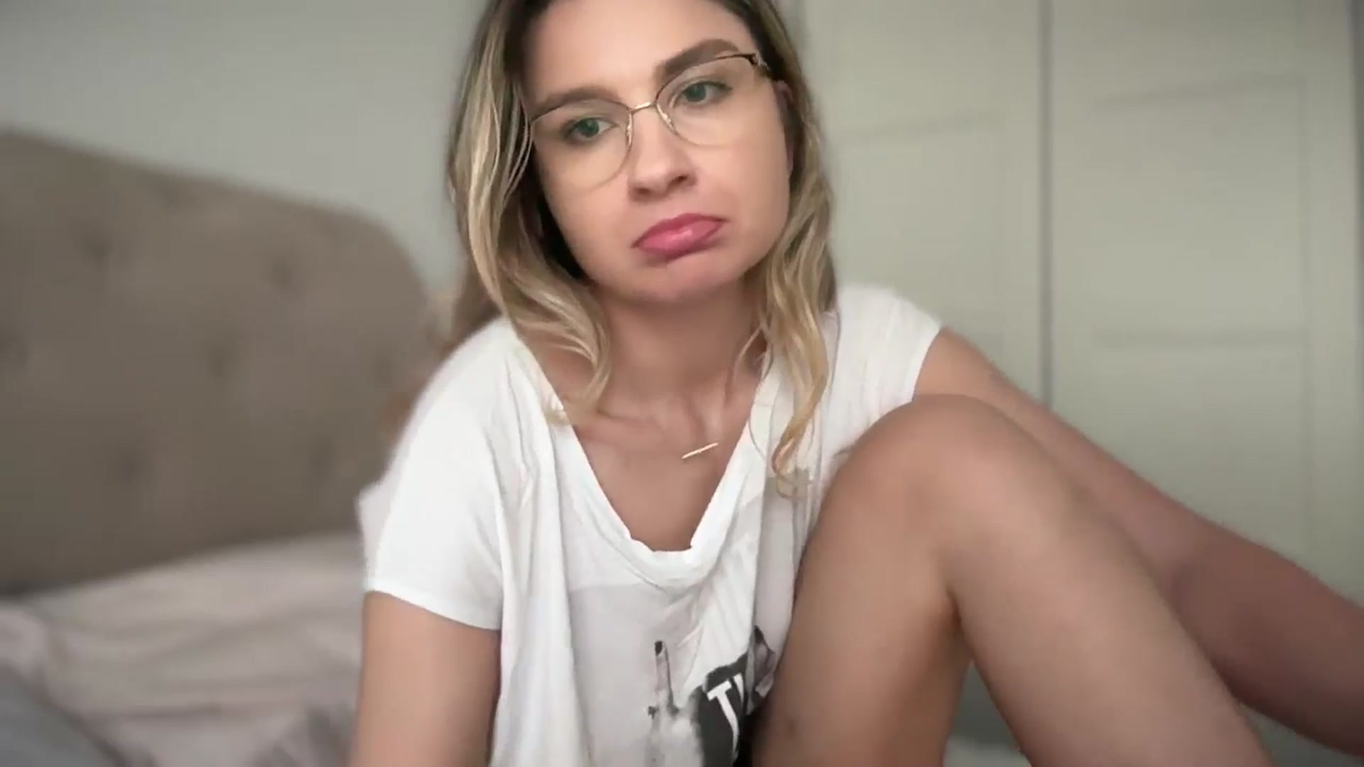 Gallery image thumbnail from AlyMiss's myfreecams stream on, 05/02/2025, 16:06 image 16 of 20