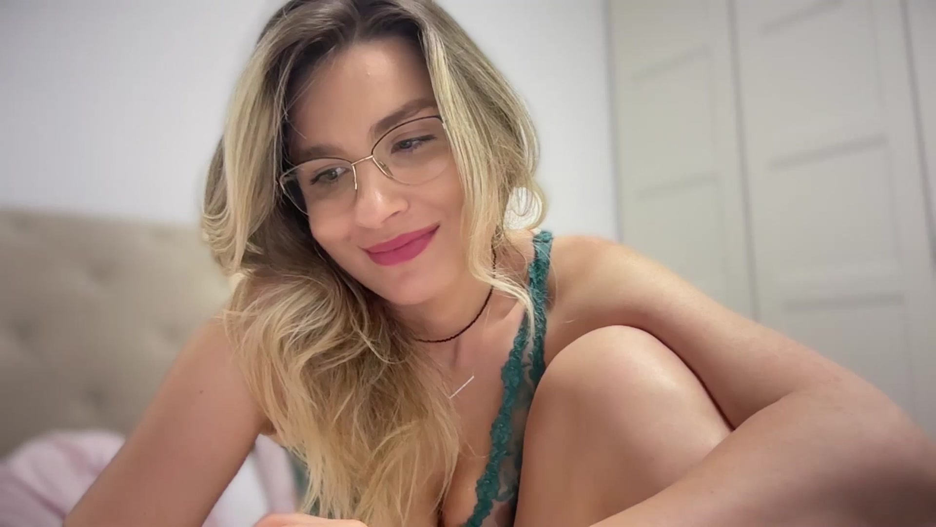 Gallery image thumbnail from AlyMiss's myfreecams stream on, 05/03/2025, 14:52 image 4 of 20