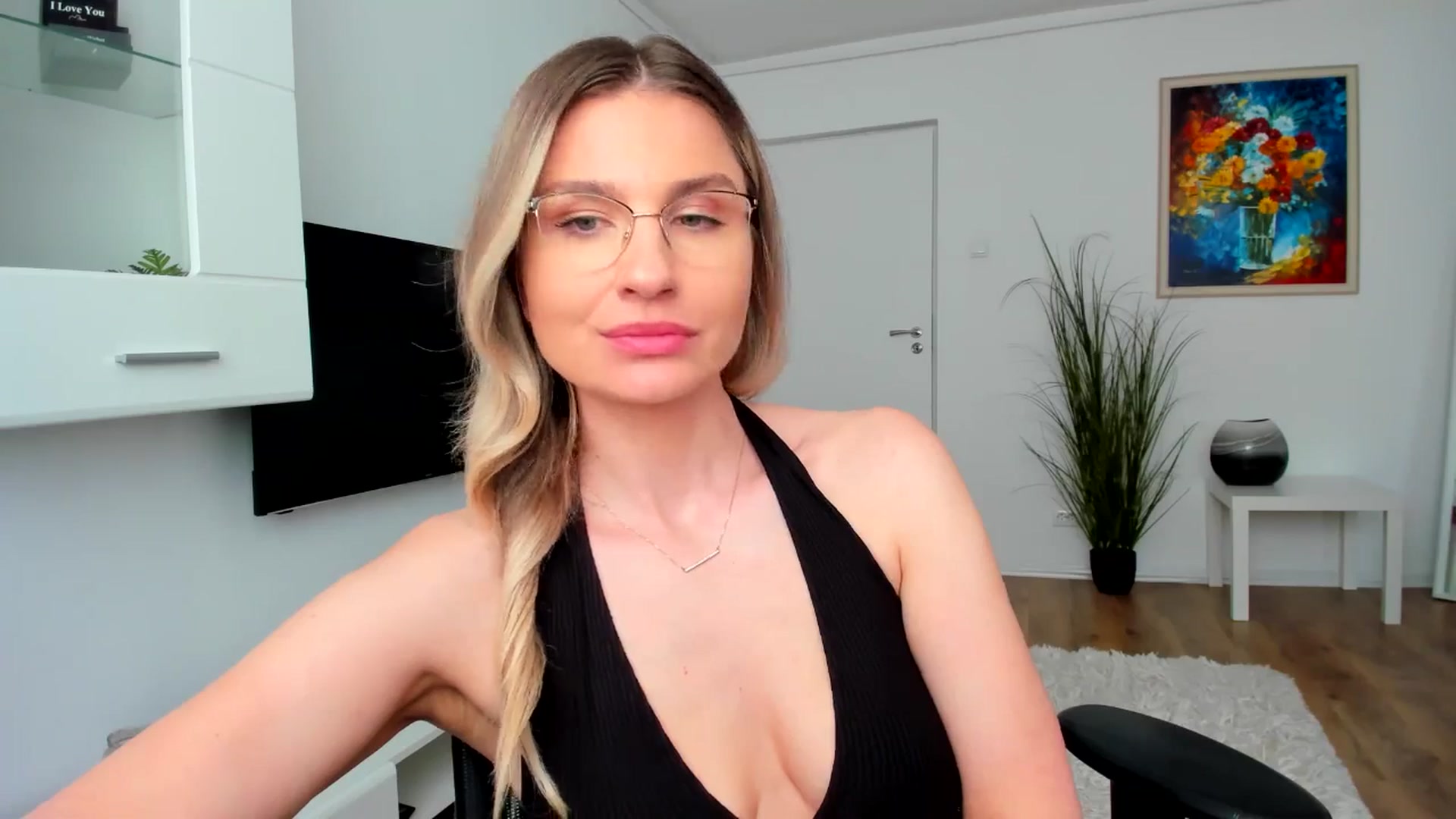 Gallery image thumbnail from AlyMiss's myfreecams stream on, 05/05/2025, 13:47 image 7 of 20
