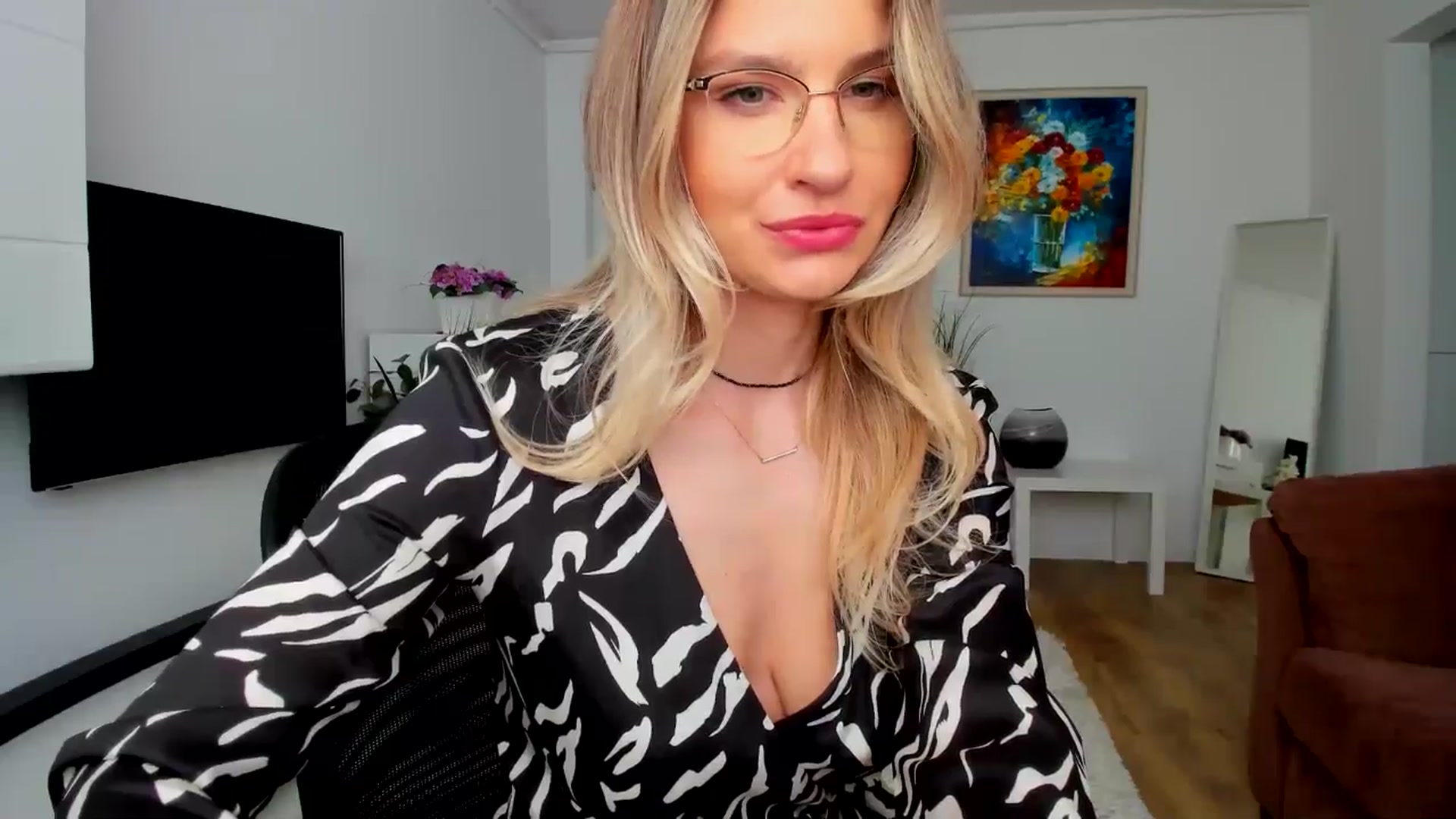 Gallery image thumbnail from AlyMiss's myfreecams stream on, 05/06/2025, 09:50 image 15 of 20