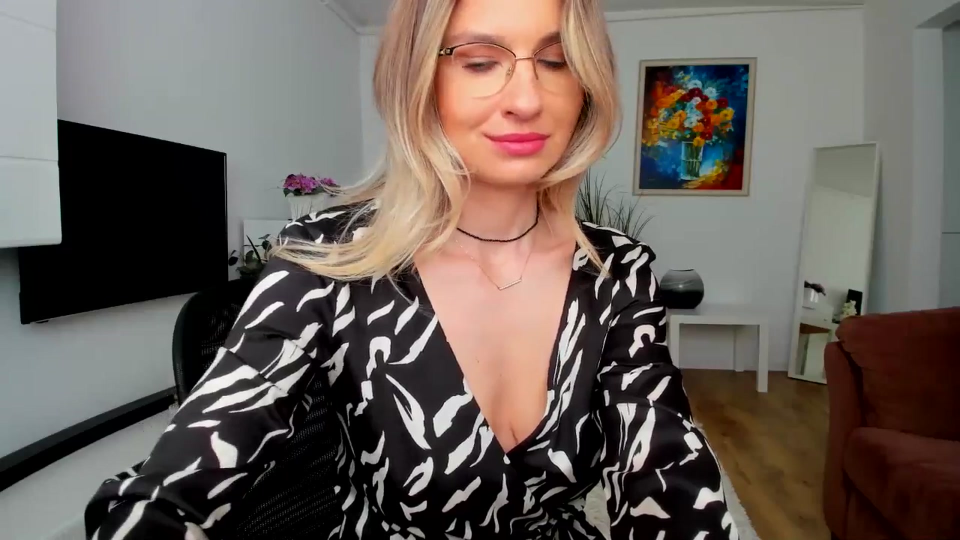 Gallery image thumbnail from AlyMiss's myfreecams stream on, 05/06/2025, 09:50 image 14 of 20