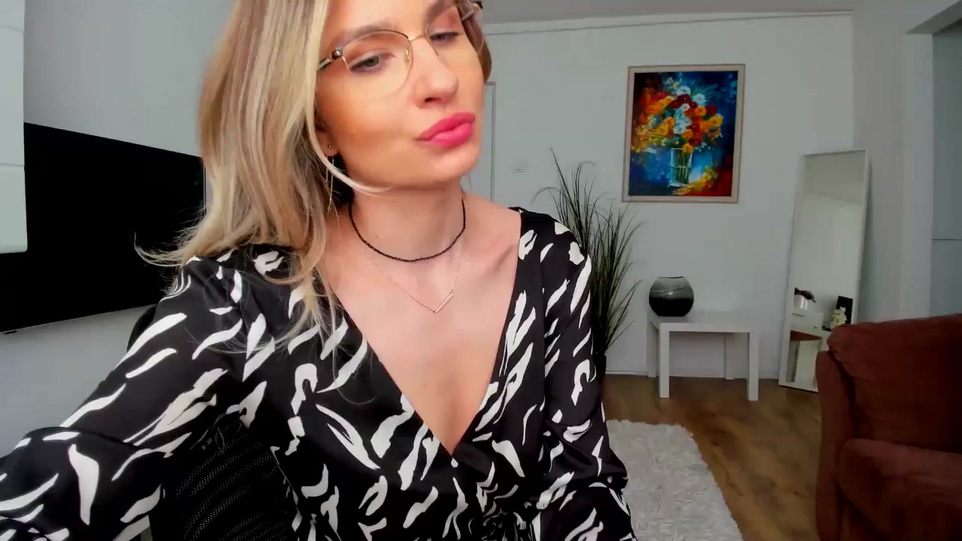 Gallery image thumbnail from AlyMiss's myfreecams stream on, 05/06/2025, 09:50 image 9 of 20