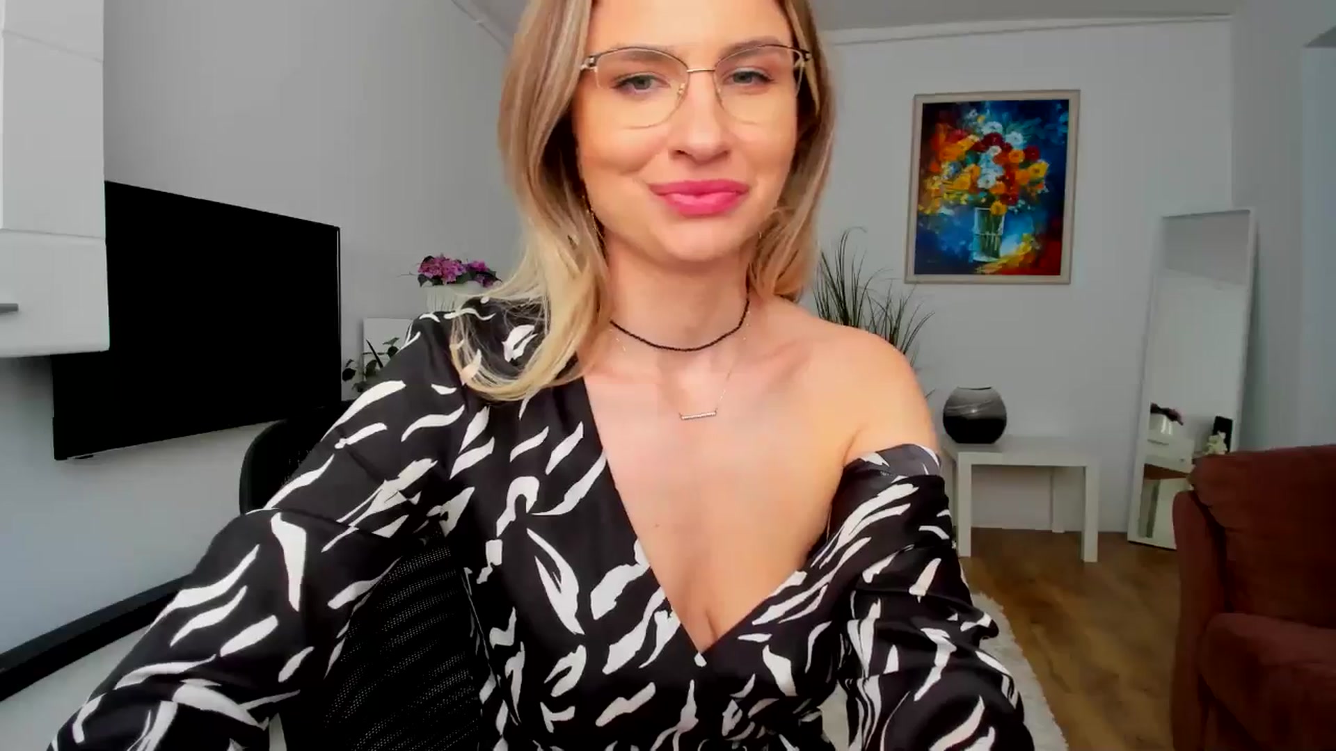 Gallery image thumbnail from AlyMiss's myfreecams stream on, 05/06/2025, 09:50 image 4 of 20