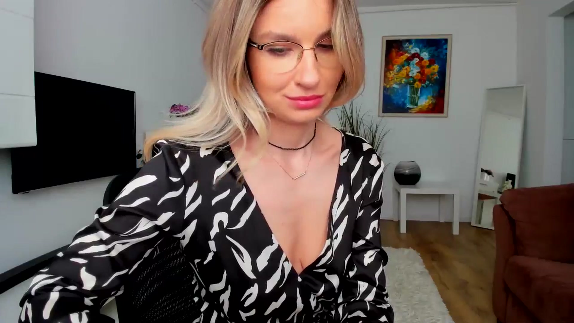 Gallery image thumbnail from AlyMiss's myfreecams stream on, 05/06/2025, 09:50 image 13 of 20