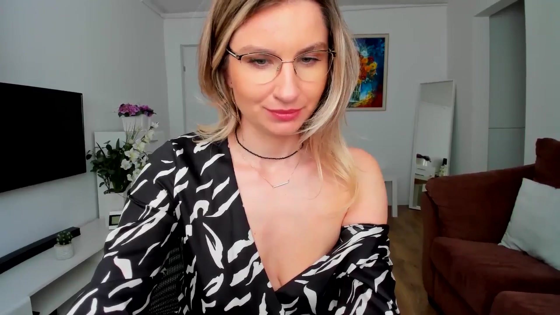 Gallery image thumbnail from AlyMiss's myfreecams stream on, 05/06/2025, 13:59 image 11 of 20