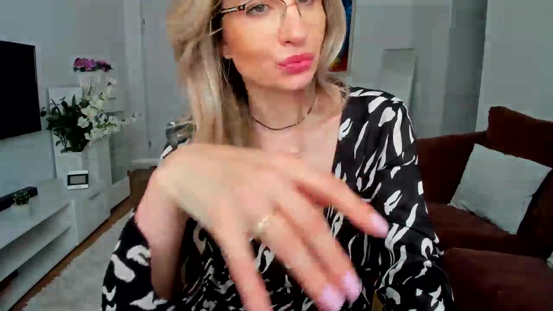 Gallery image thumbnail from AlyMiss's myfreecams stream on, 05/06/2025, 13:59 image 10 of 20