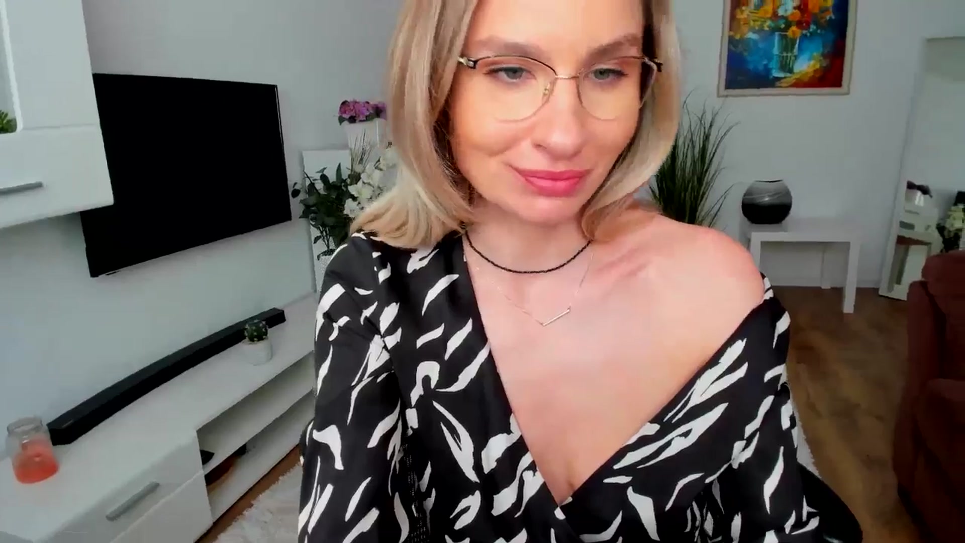 Gallery image thumbnail from AlyMiss's myfreecams stream on, 05/06/2025, 13:59 image 13 of 20