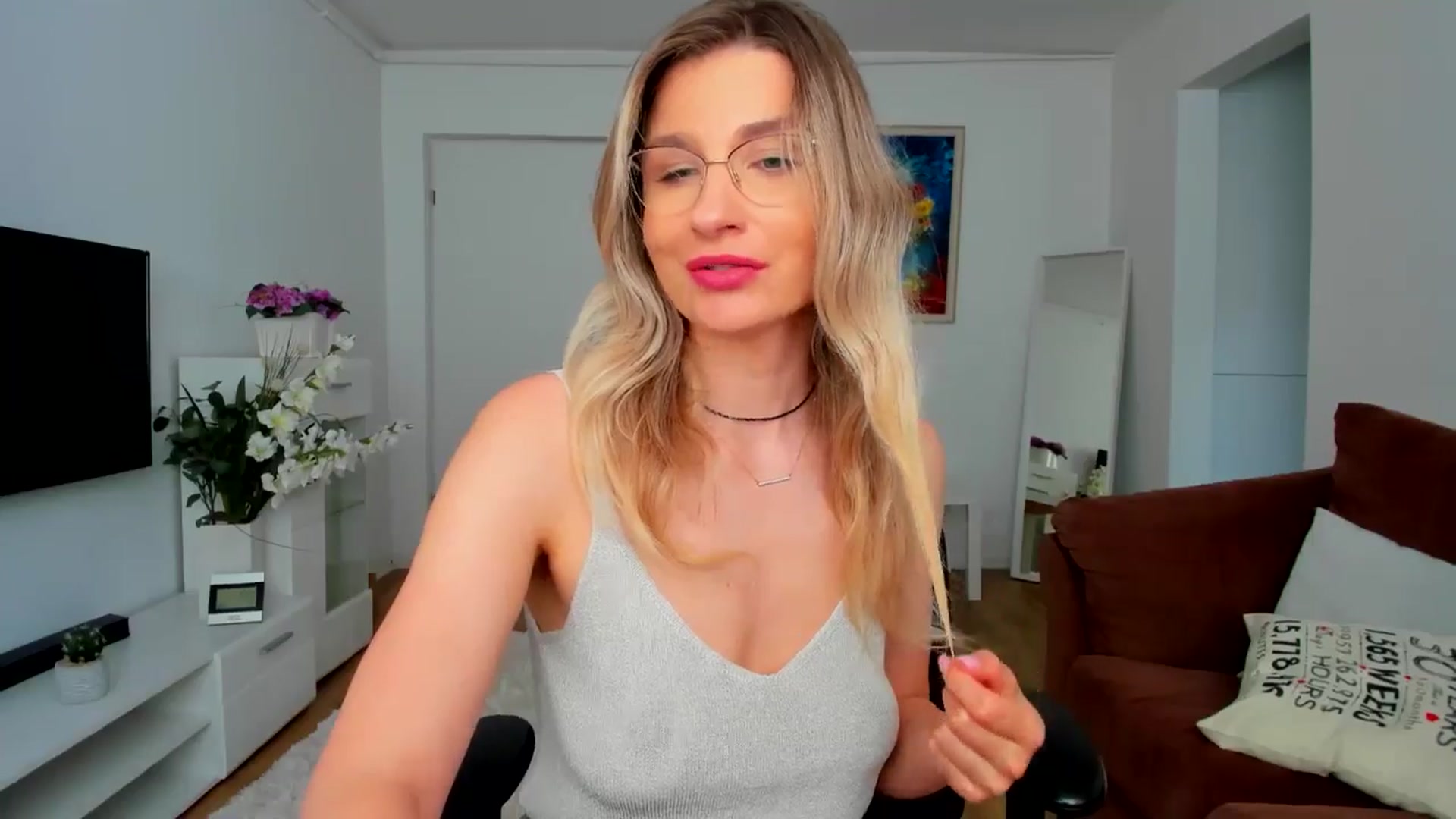 Gallery image thumbnail from AlyMiss's myfreecams stream on, 05/07/2025, 12:27 image 19 of 20