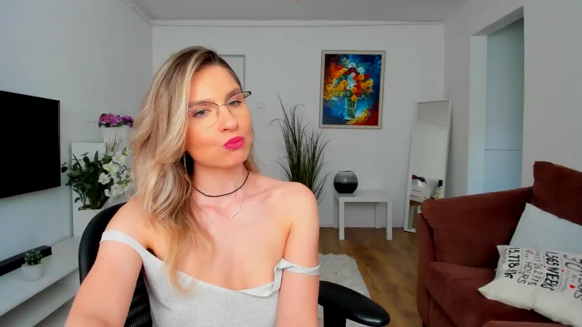 Gallery image thumbnail from AlyMiss's myfreecams stream on, 05/07/2025, 12:27 image 16 of 20