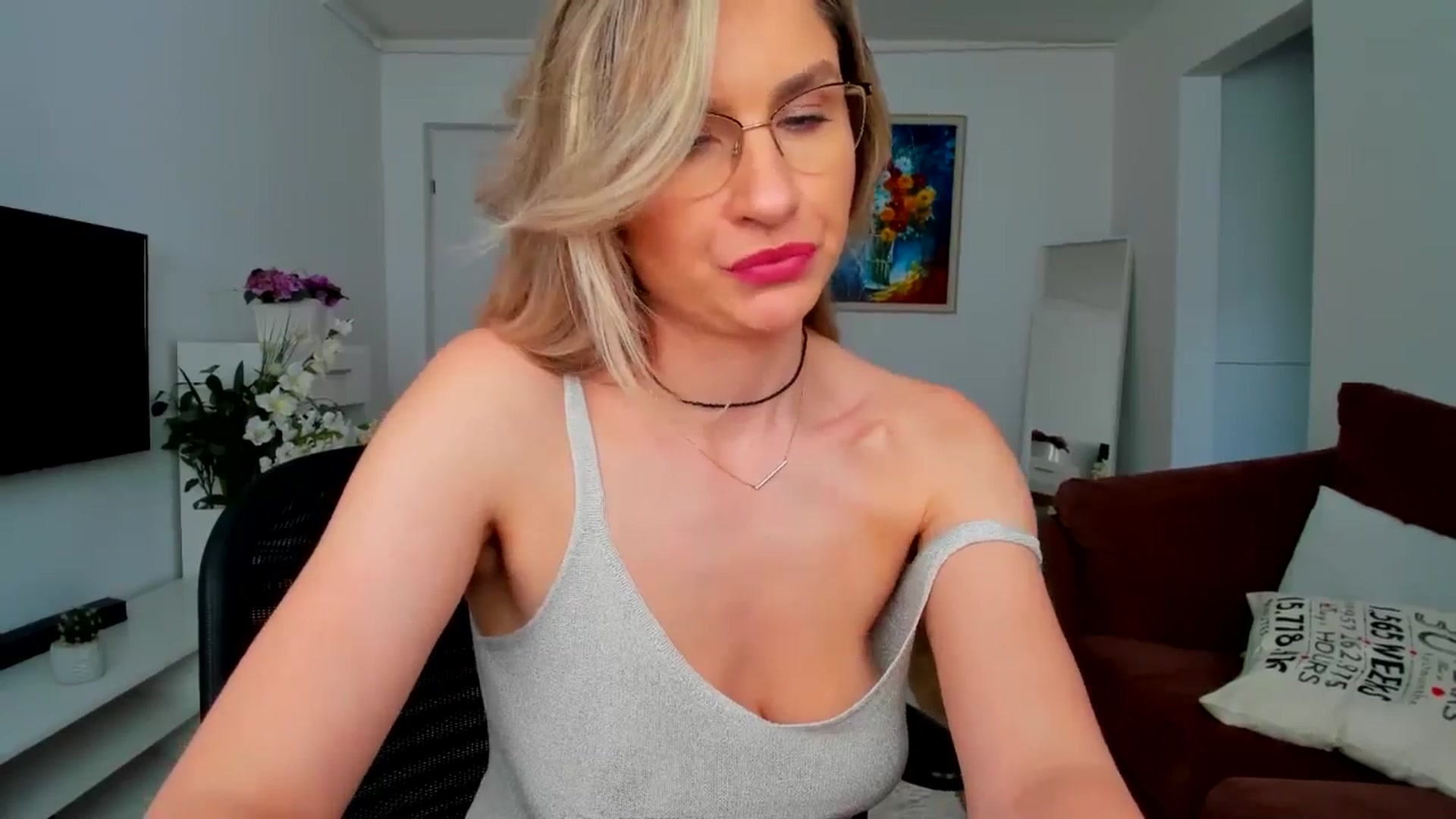 Gallery image thumbnail from AlyMiss's myfreecams stream on, 05/07/2025, 12:27 image 15 of 20