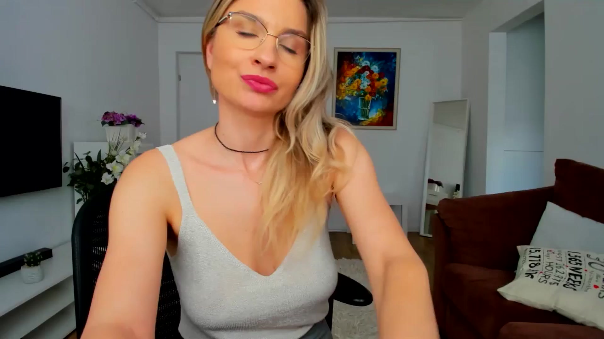 Gallery image thumbnail from AlyMiss's myfreecams stream on, 05/07/2025, 12:27 image 13 of 20