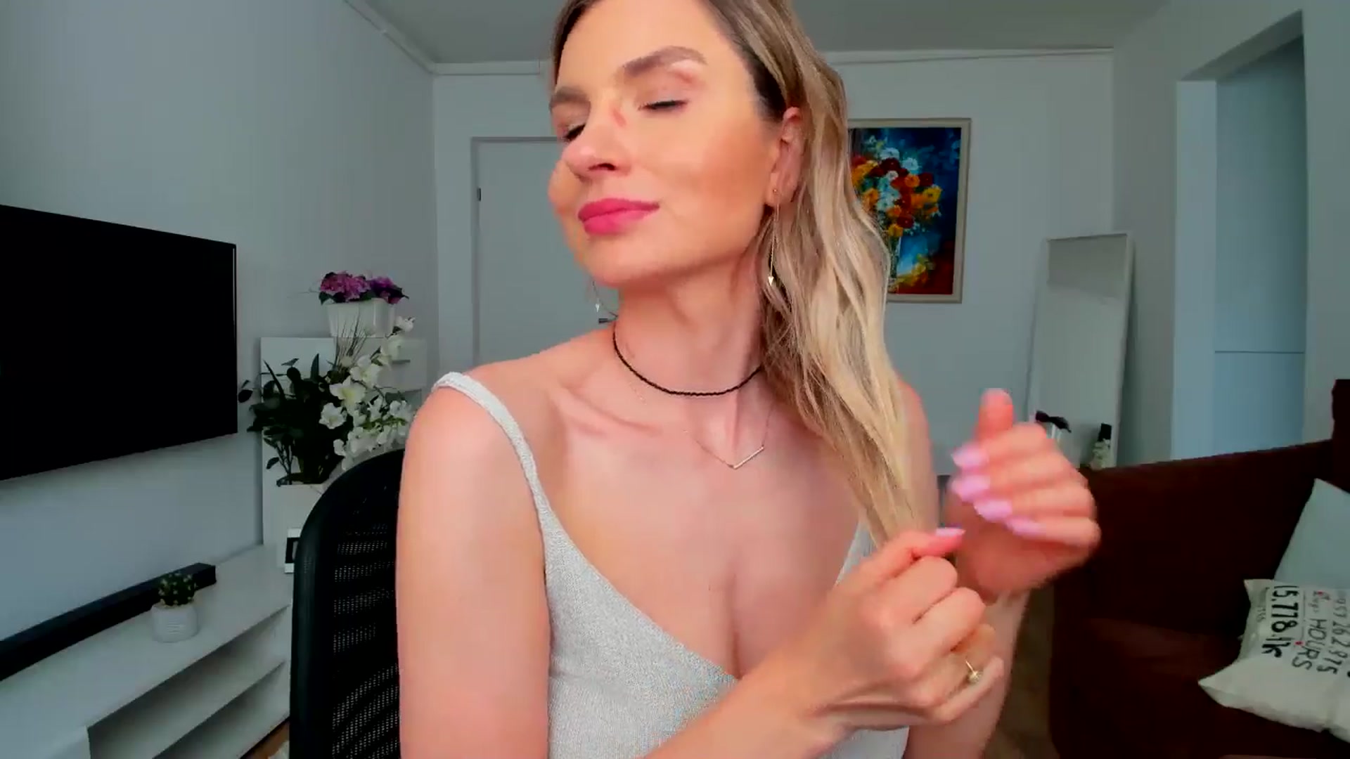 Gallery image thumbnail from AlyMiss's myfreecams stream on, 05/07/2025, 14:17 image 10 of 20