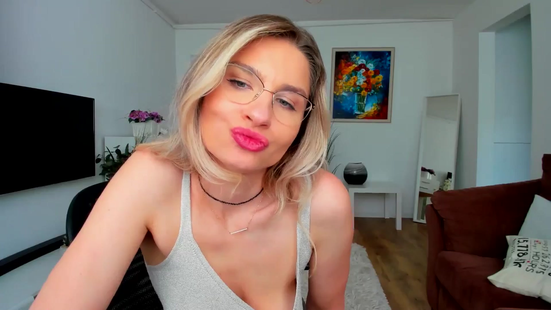 Gallery image thumbnail from AlyMiss's myfreecams stream on, 05/07/2025, 14:17 image 13 of 20