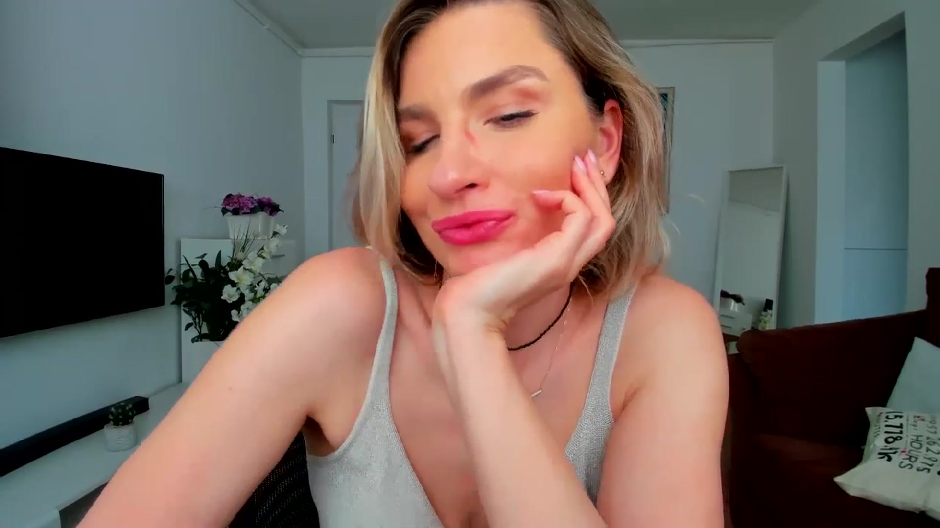 Gallery image thumbnail from AlyMiss's myfreecams stream on, 05/07/2025, 14:17 image 11 of 20