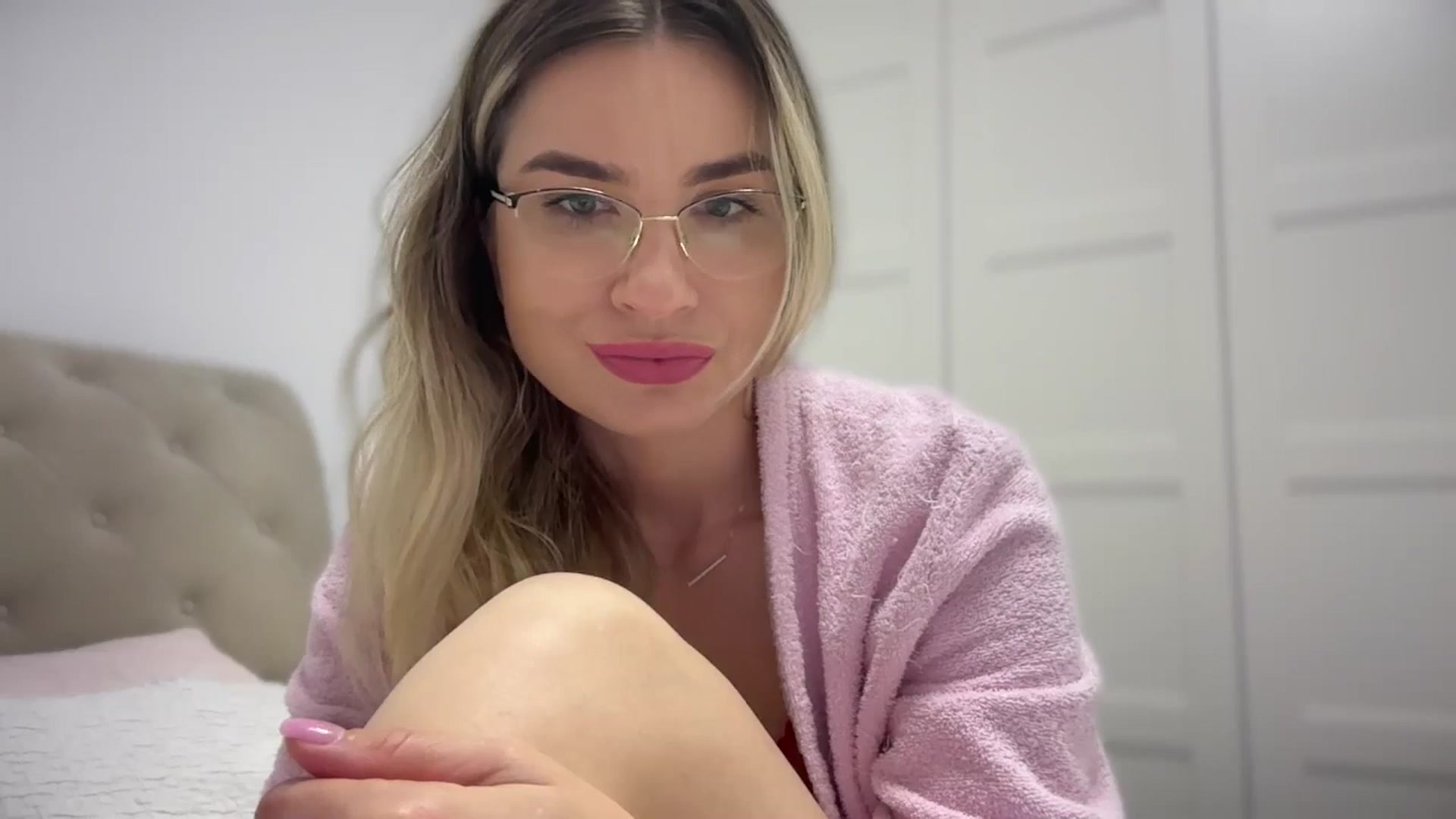 Gallery image thumbnail from AlyMiss's myfreecams stream on, 05/08/2025, 10:57 image 10 of 20