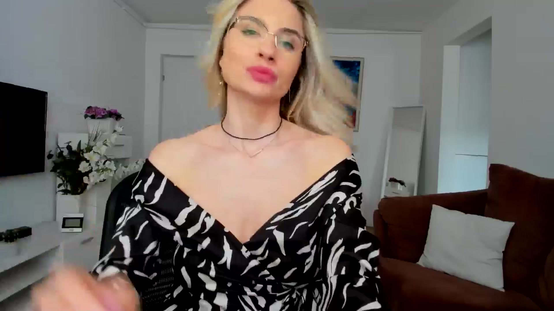 Gallery image thumbnail from AlyMiss's myfreecams stream on, 05/13/2025, 14:16 image 14 of 20