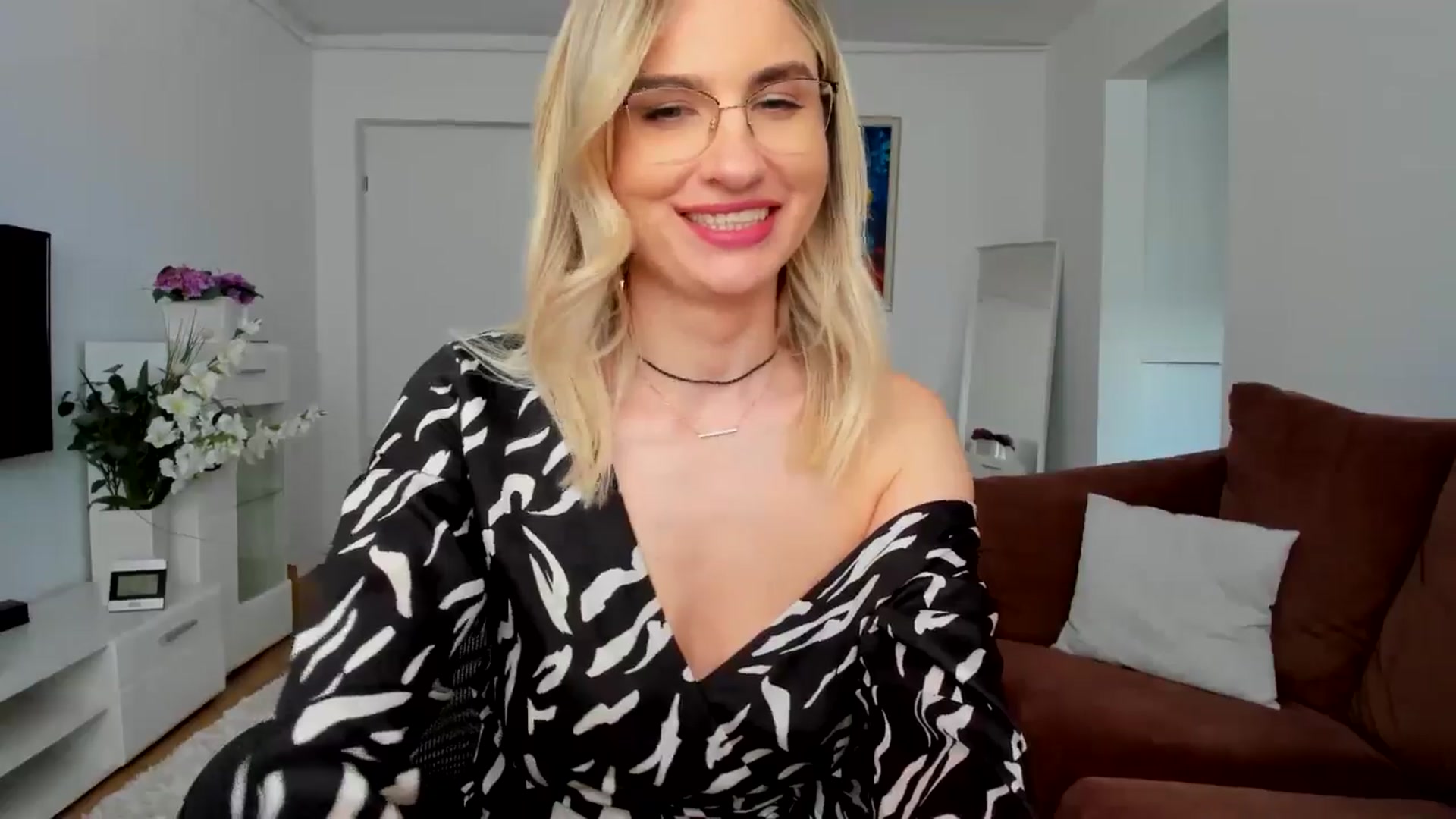 Gallery image thumbnail from AlyMiss's myfreecams stream on, 05/13/2025, 14:16 image 18 of 20