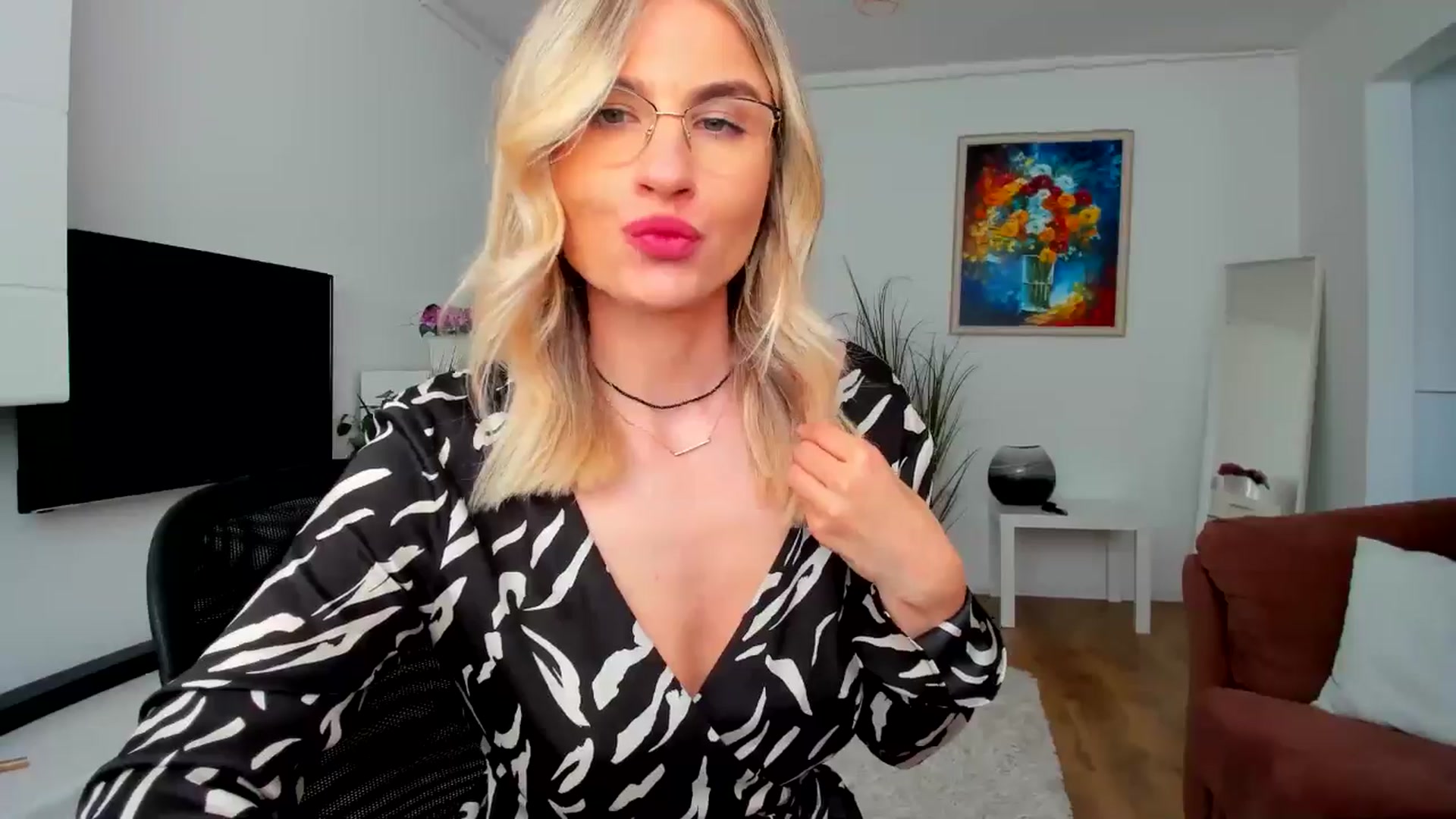 Gallery image thumbnail from AlyMiss's myfreecams stream on, 05/13/2025, 14:16 image 2 of 20