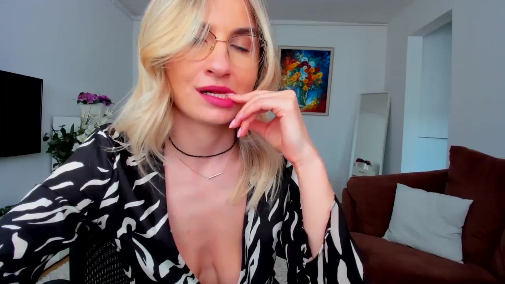 Gallery image thumbnail from AlyMiss's myfreecams stream on, 05/13/2025, 14:16 image 12 of 20