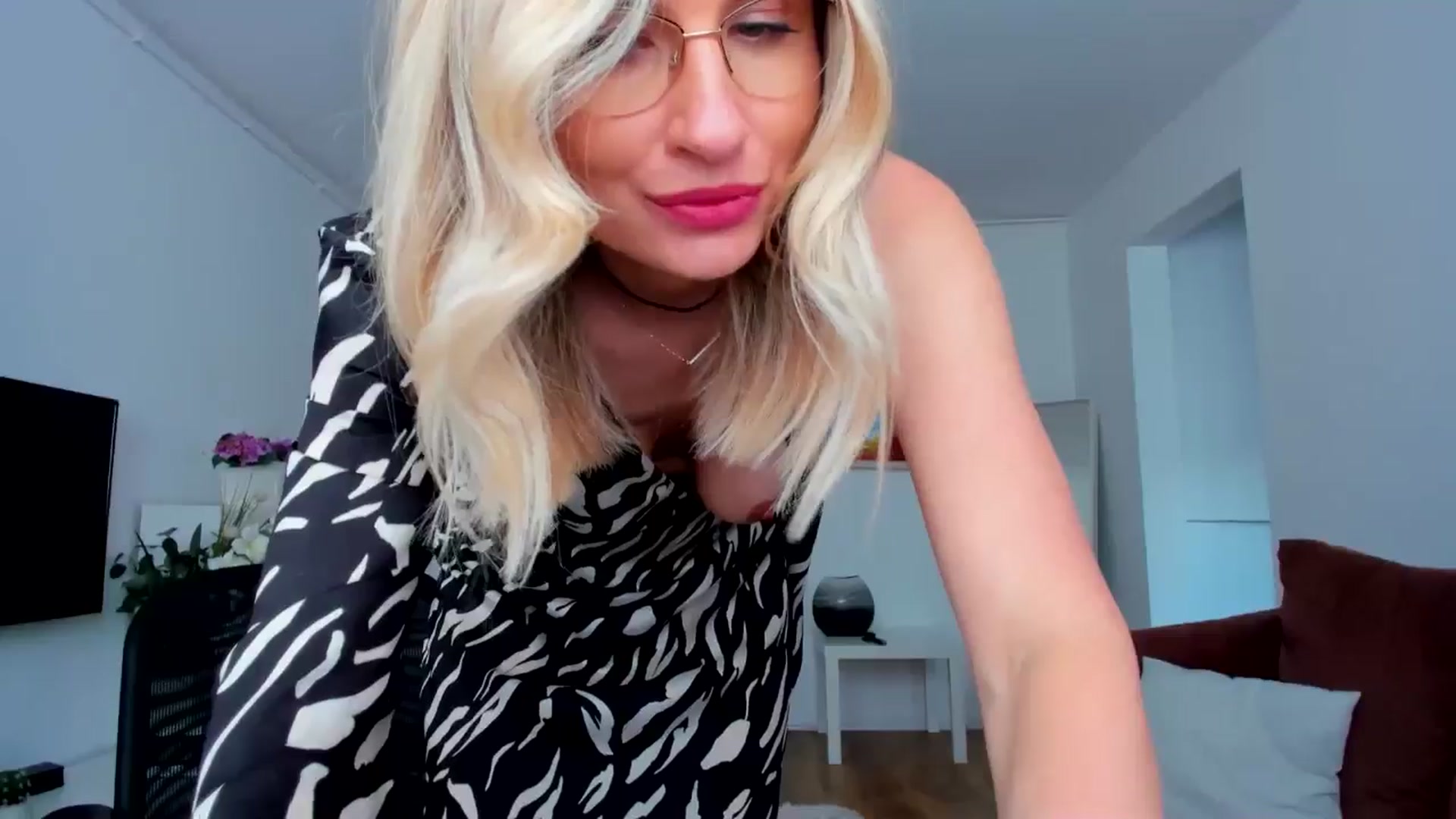 Gallery image thumbnail from AlyMiss's myfreecams stream on, 05/13/2025, 14:16 image 7 of 20