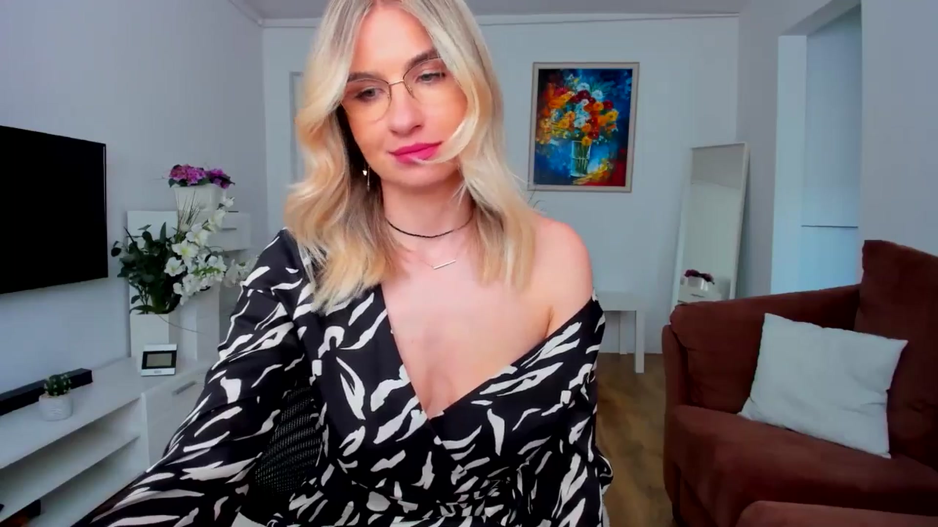 Gallery image thumbnail from AlyMiss's myfreecams stream on, 05/13/2025, 14:16 image 5 of 20