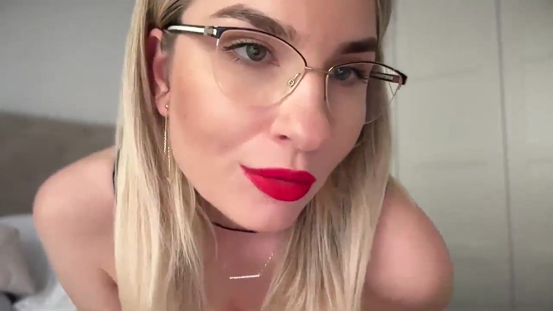 Gallery image thumbnail from AlyMiss's myfreecams stream on, 05/14/2025, 13:10 image 8 of 20