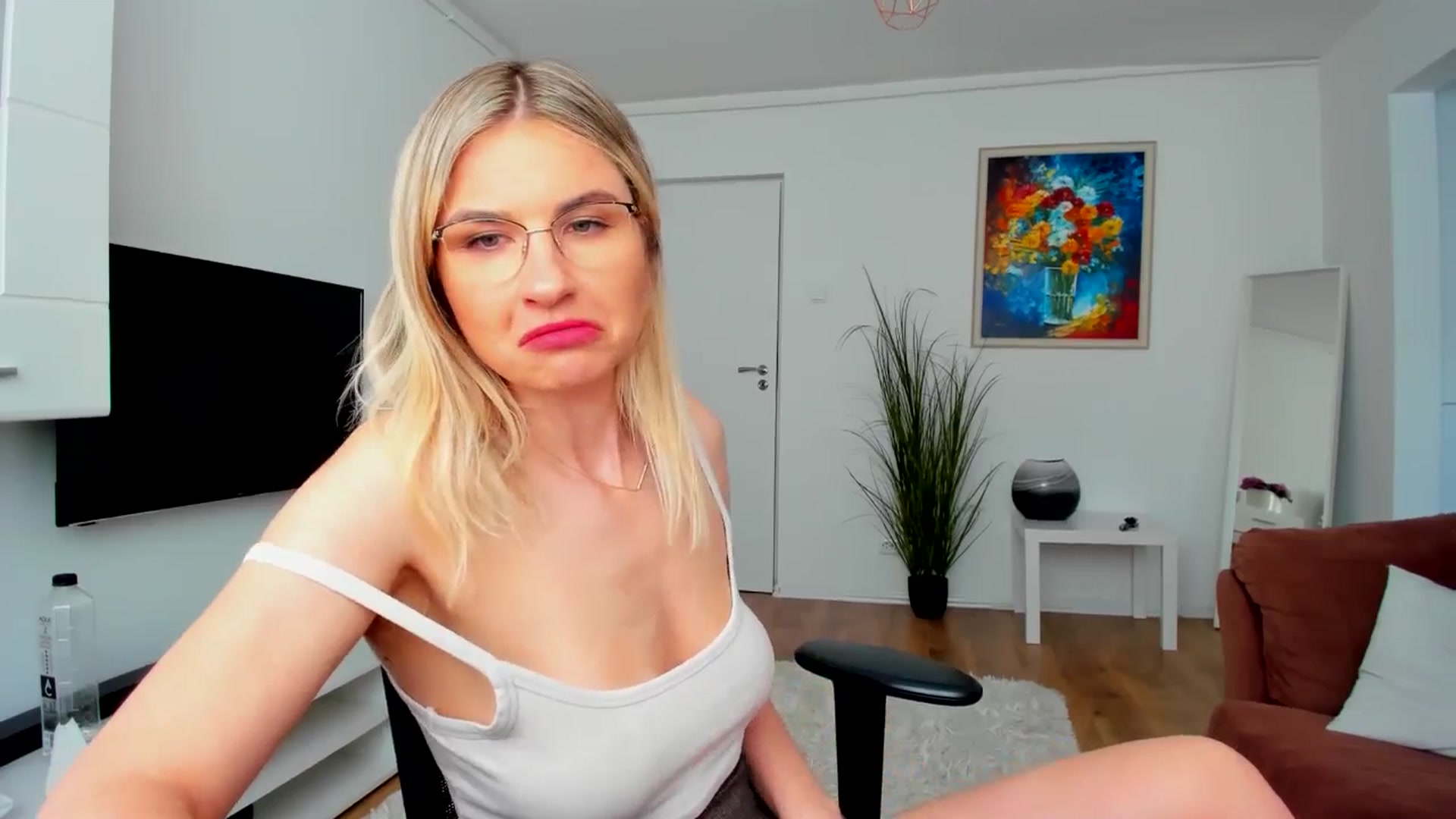 Gallery image thumbnail from AlyMiss's myfreecams stream on, 05/15/2025, 13:48 image 18 of 20