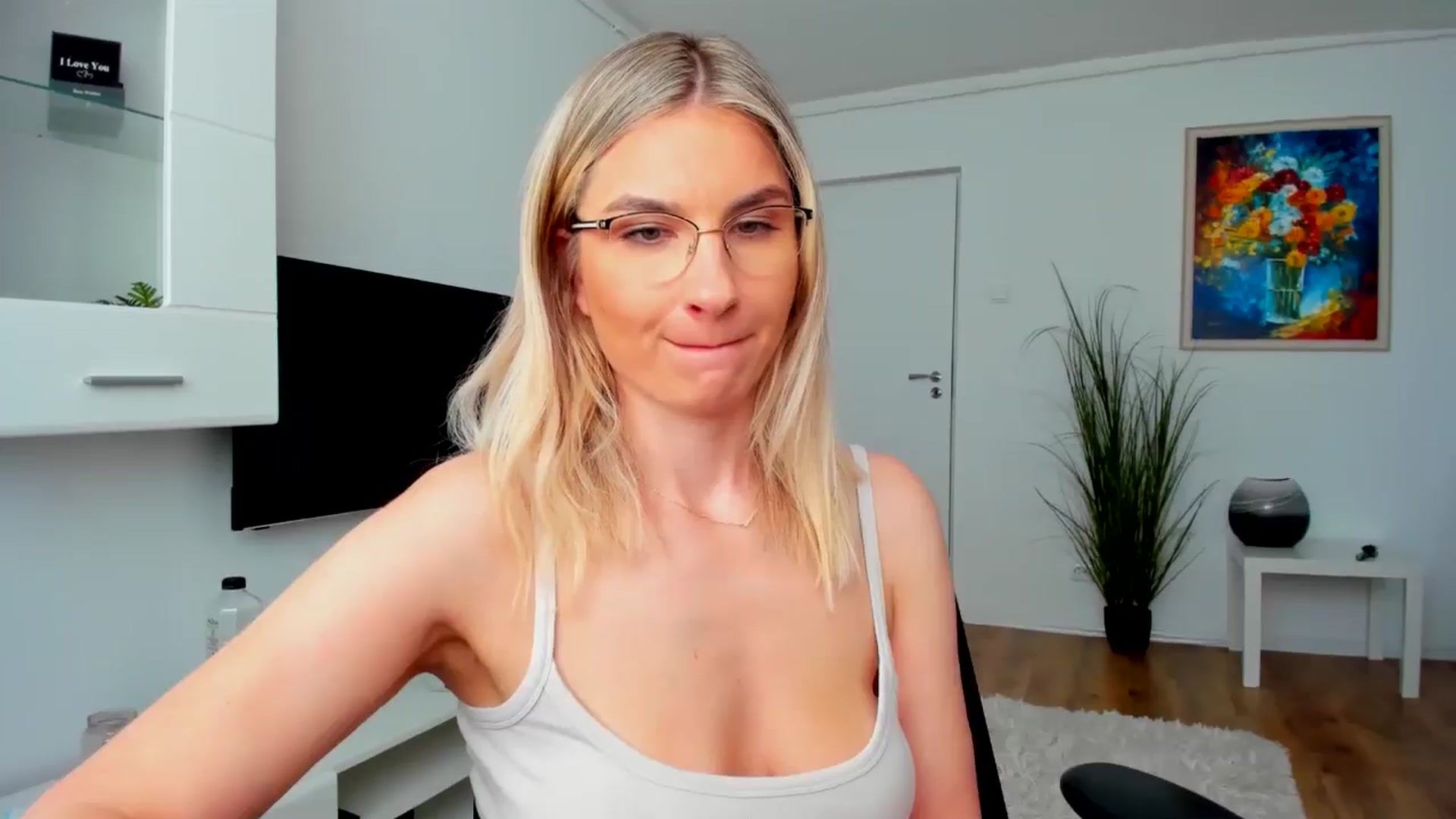 Gallery image thumbnail from AlyMiss's myfreecams stream on, 05/15/2025, 13:48 image 14 of 20