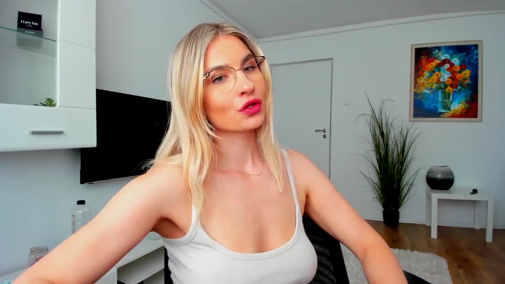 Gallery image thumbnail from AlyMiss's myfreecams stream on, 05/15/2025, 13:48 image 15 of 20