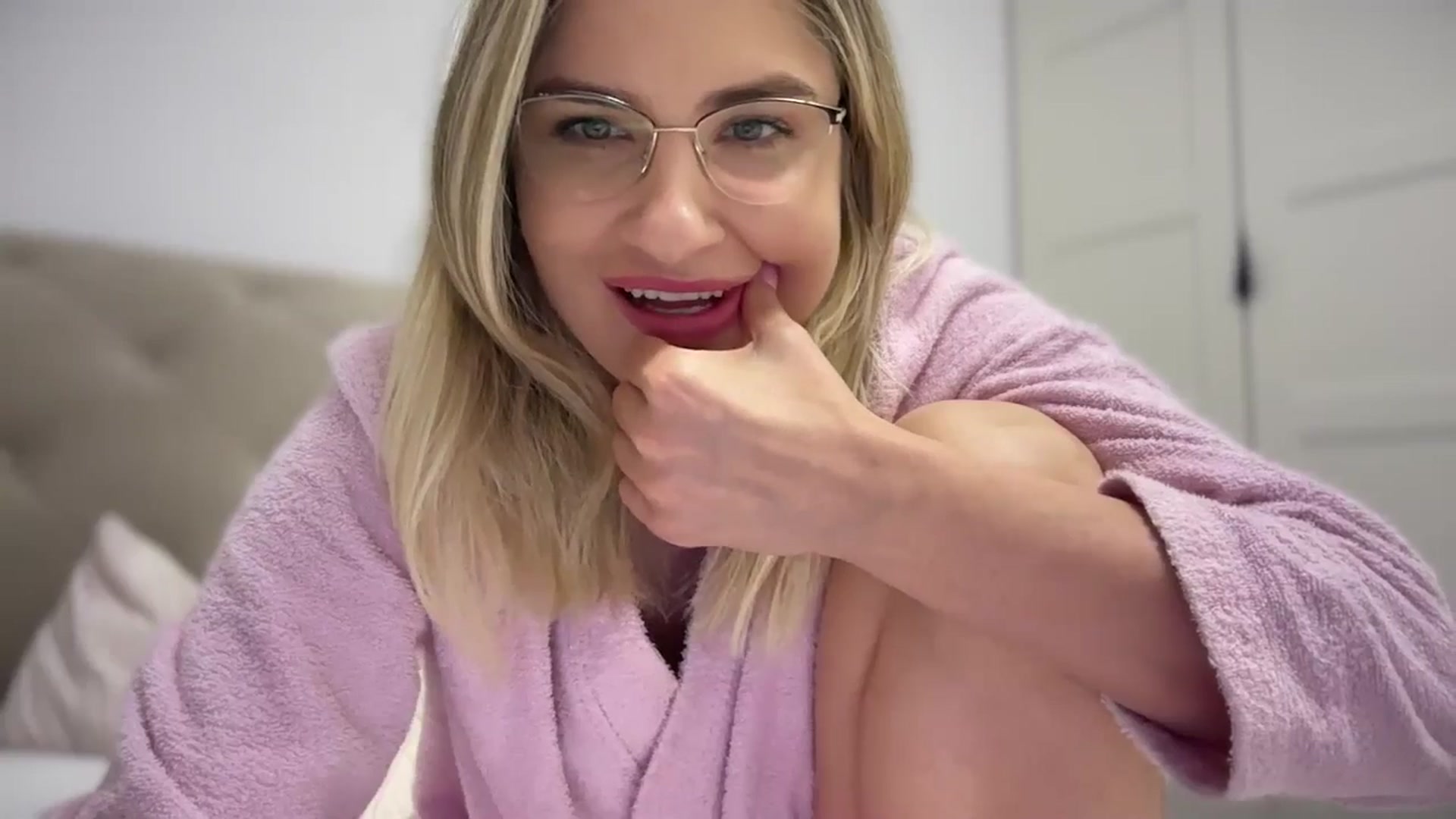 Gallery image thumbnail from AlyMiss's myfreecams stream on, 05/16/2025, 10:33 image 2 of 20