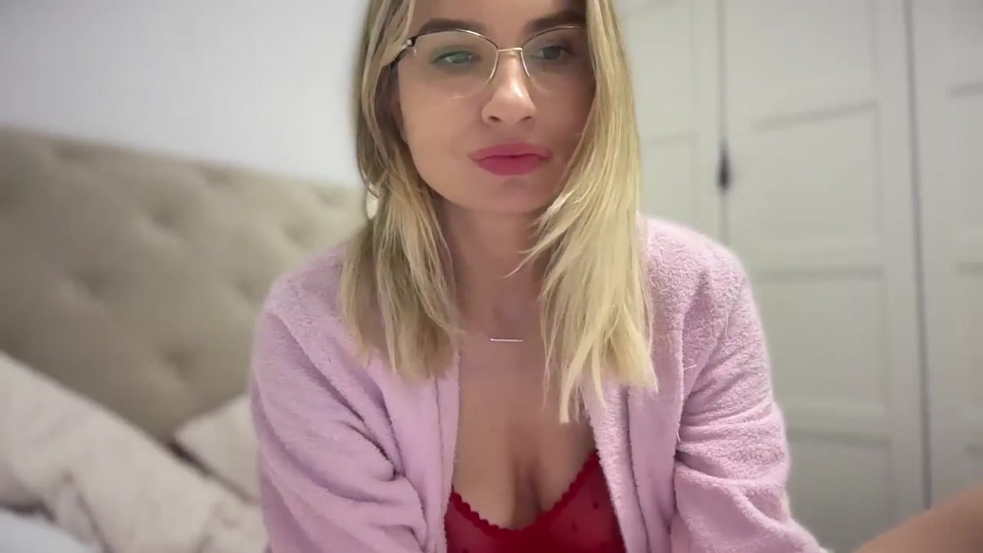 Gallery image thumbnail from AlyMiss's myfreecams stream on, 05/16/2025, 10:33 image 16 of 20