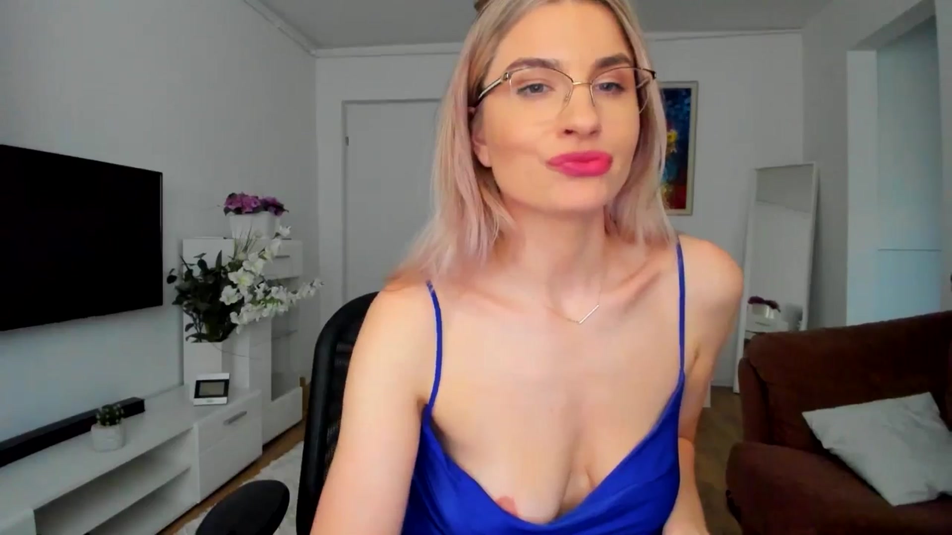 Gallery image thumbnail from AlyMiss's myfreecams stream on, 05/18/2025, 16:17 image 19 of 20
