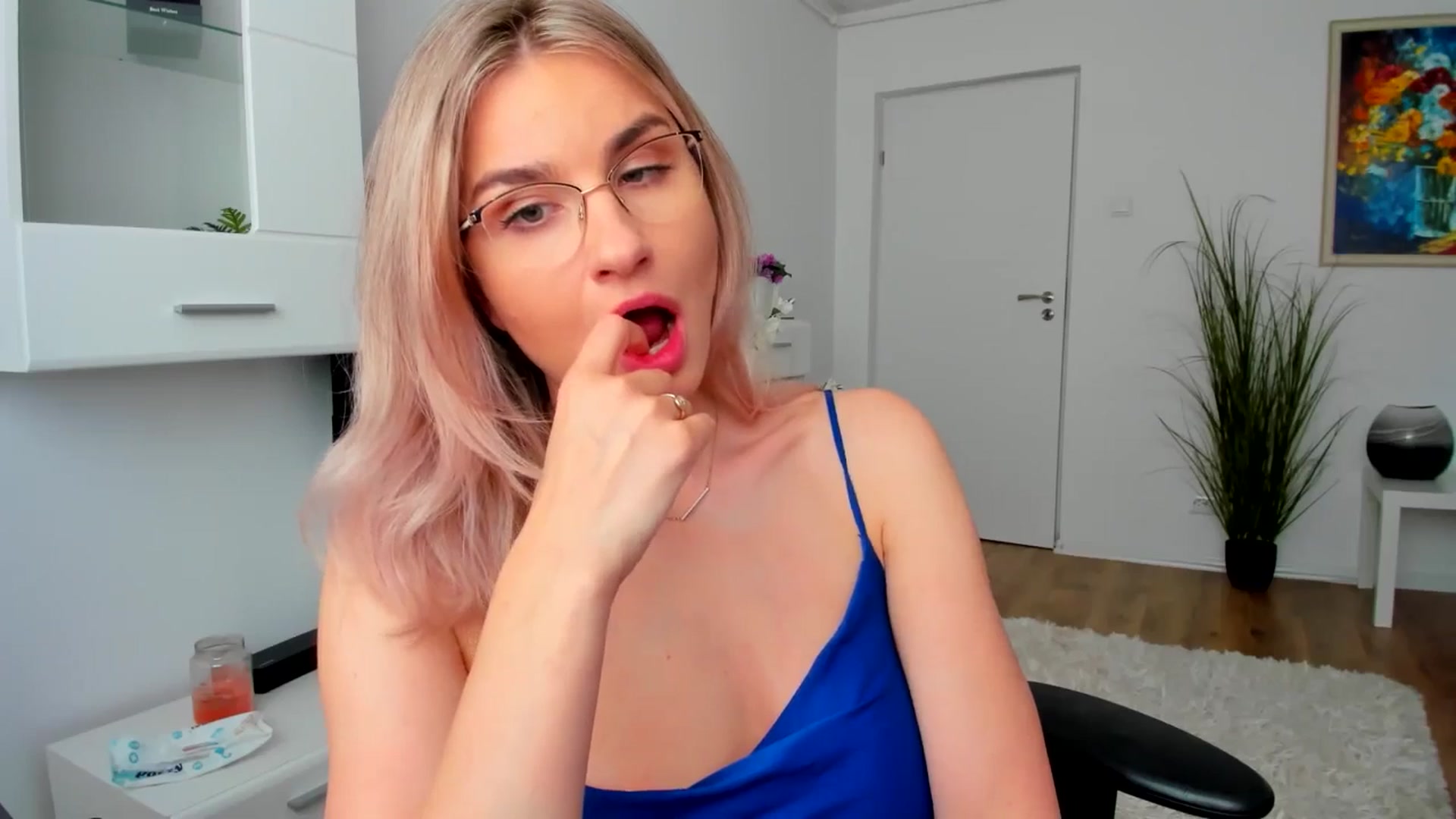 Gallery image thumbnail from AlyMiss's myfreecams stream on, 05/18/2025, 16:17 image 4 of 20