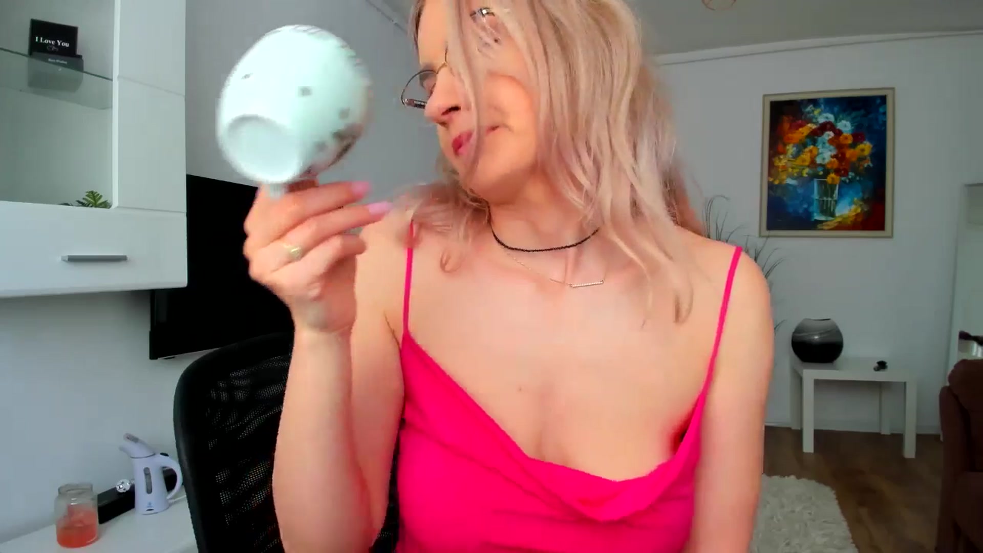Gallery image thumbnail from AlyMiss's myfreecams stream on, 05/20/2025, 12:44 image 15 of 20