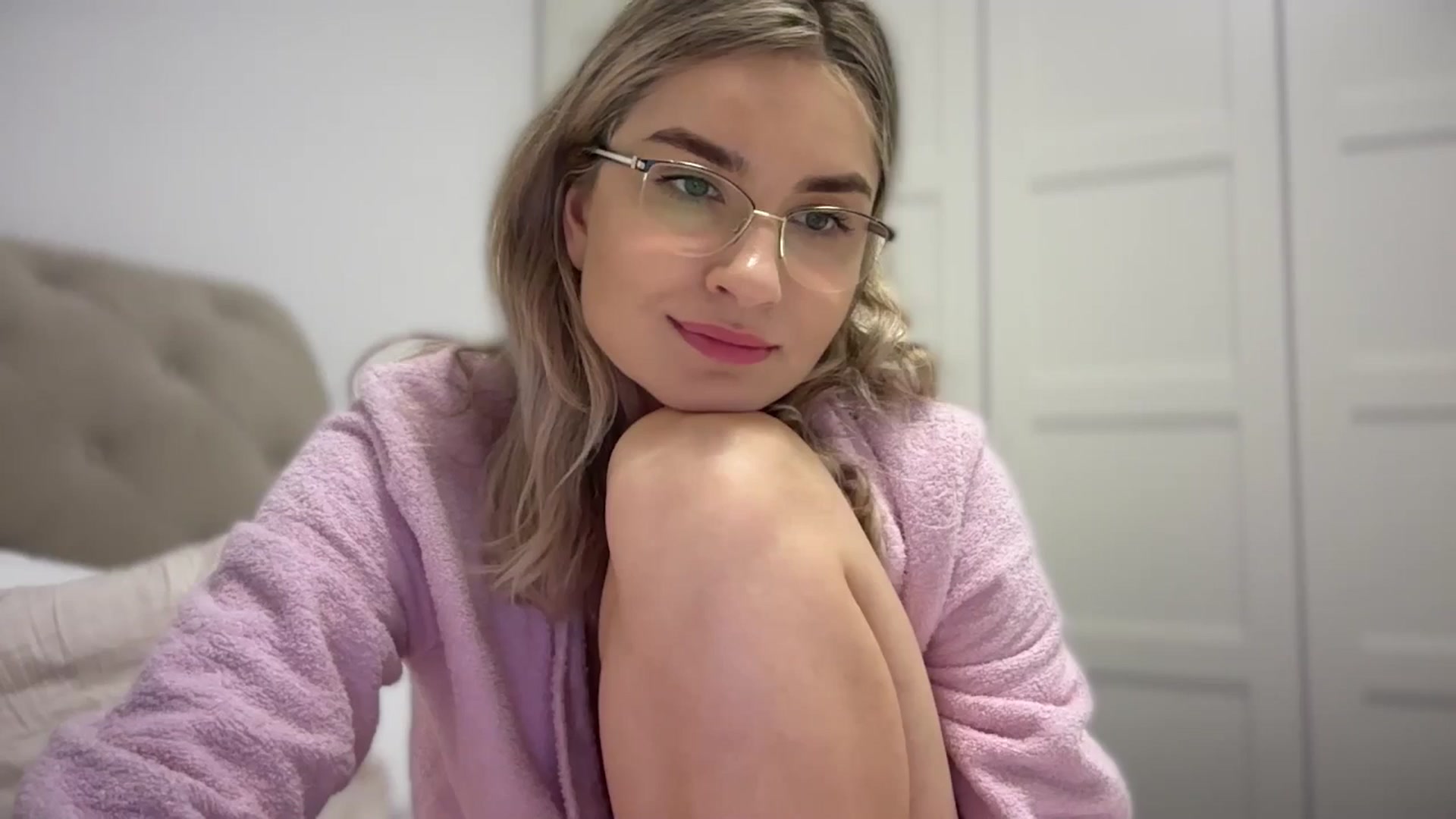 Gallery image thumbnail from AlyMiss's myfreecams stream on, 05/21/2025, 14:48 image 20 of 20