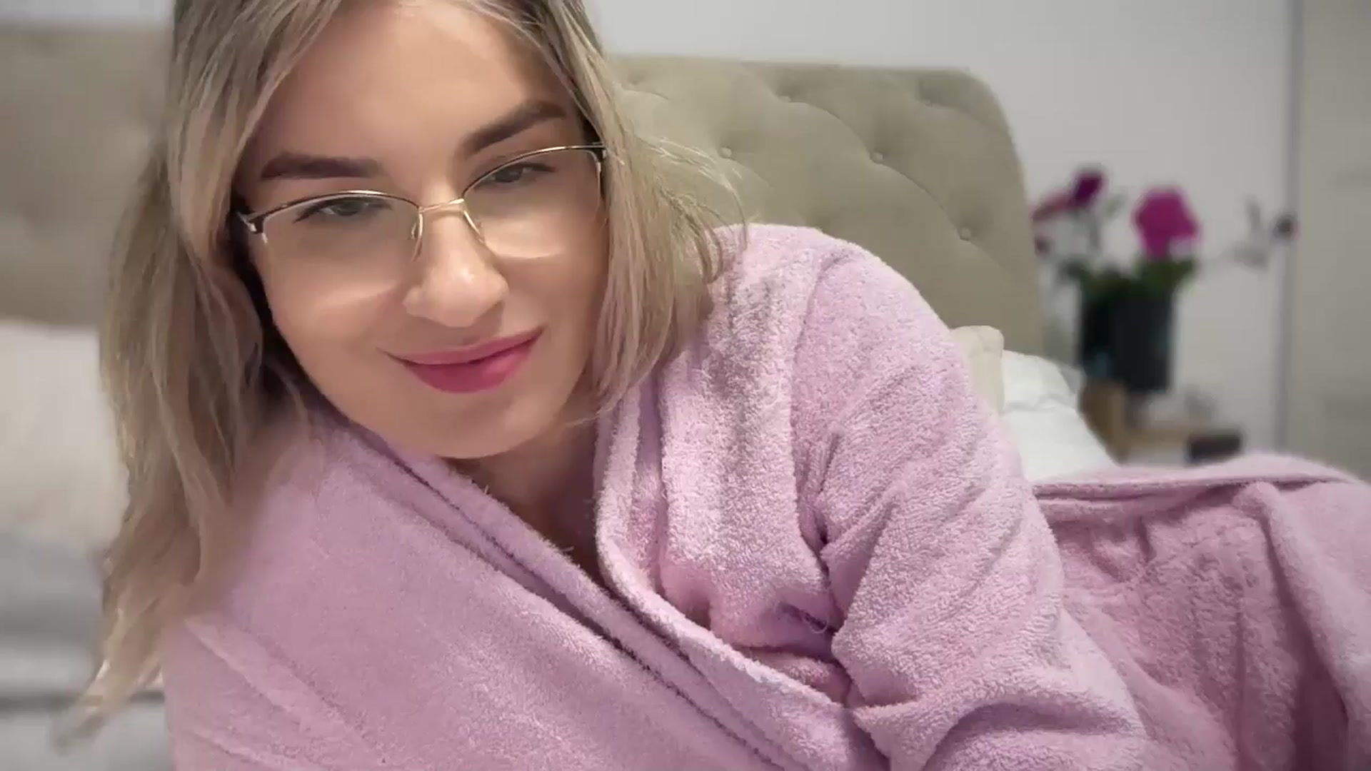 Gallery image thumbnail from AlyMiss's myfreecams stream on, 05/21/2025, 14:48 image 1 of 20