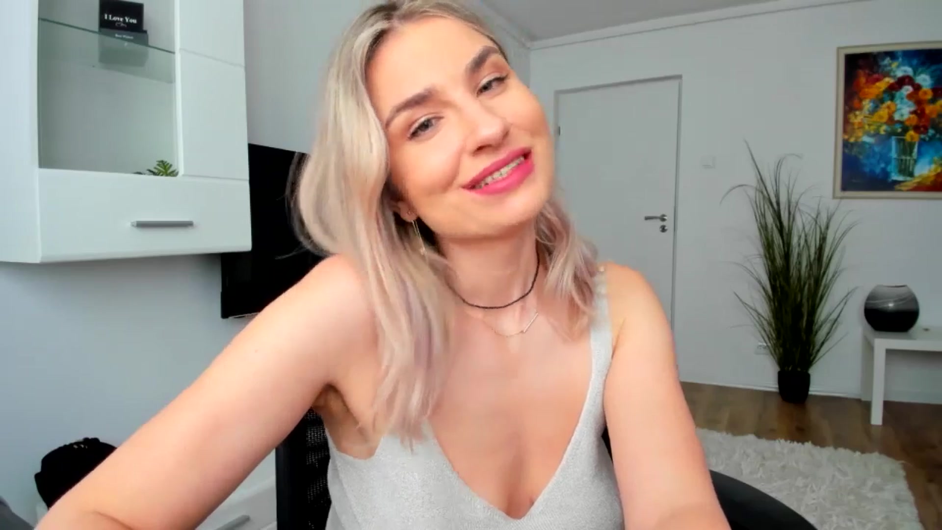 Gallery image thumbnail from AlyMiss's myfreecams stream on, 05/26/2025, 12:21 image 14 of 20