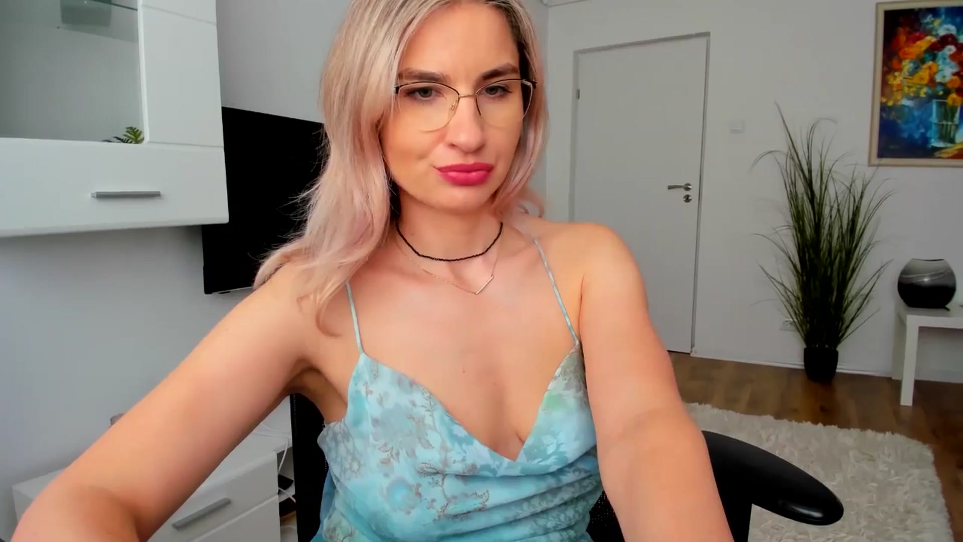 Gallery image thumbnail from AlyMiss's myfreecams stream on, 05/27/2025, 13:06 image 6 of 20