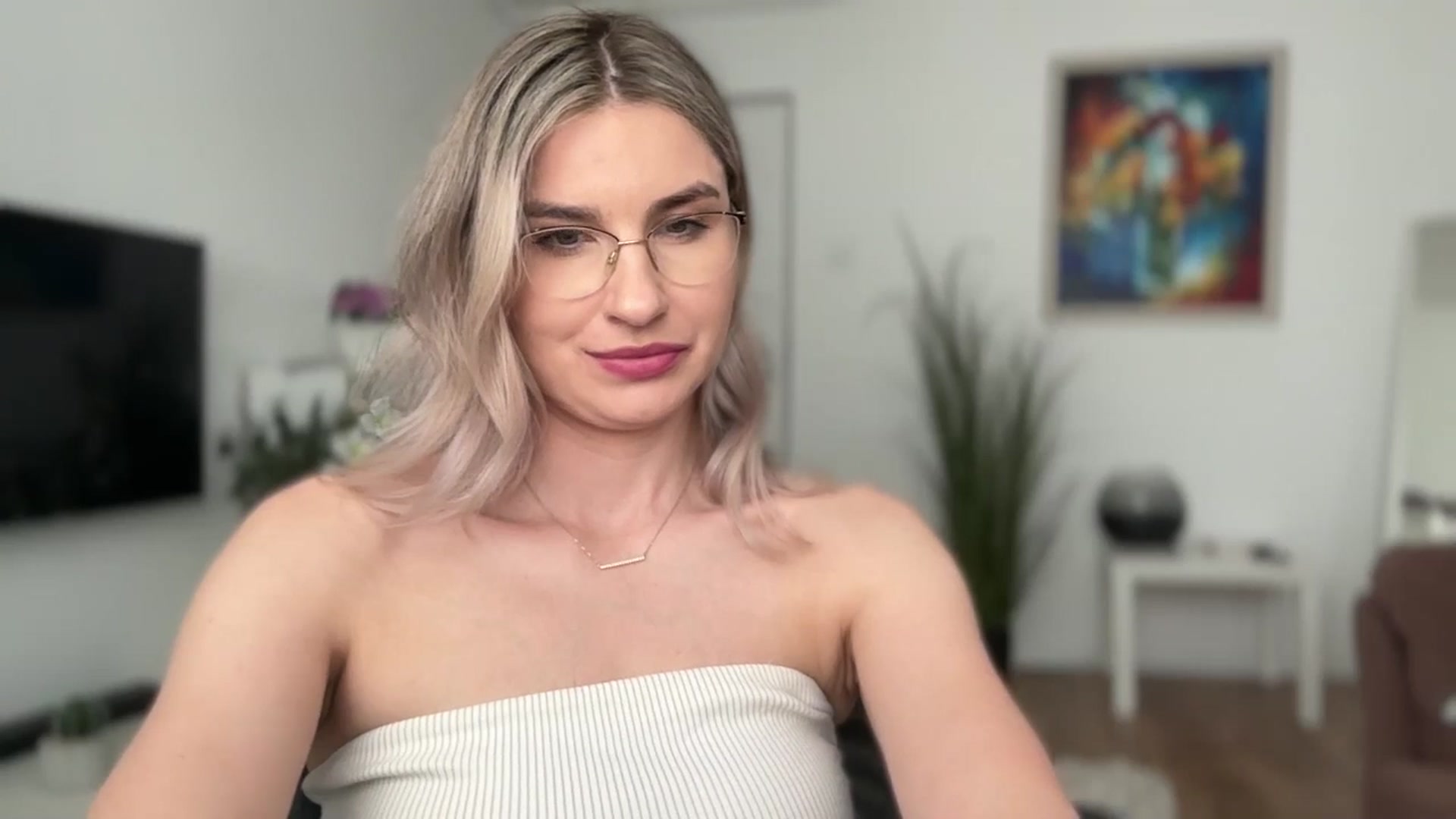 Gallery image thumbnail from AlyMiss's myfreecams stream on, 05/28/2025, 12:02 image 17 of 20