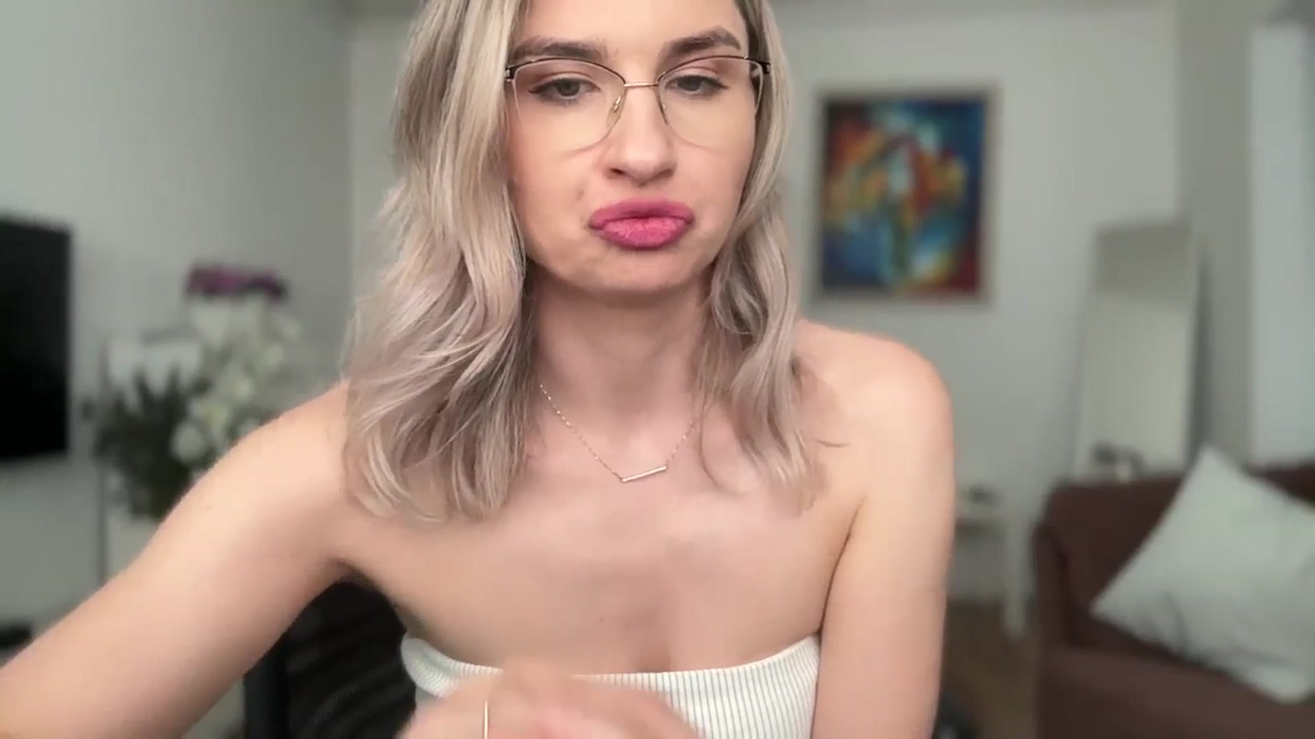 Gallery image thumbnail from AlyMiss's myfreecams stream on, 05/28/2025, 12:02 image 18 of 20