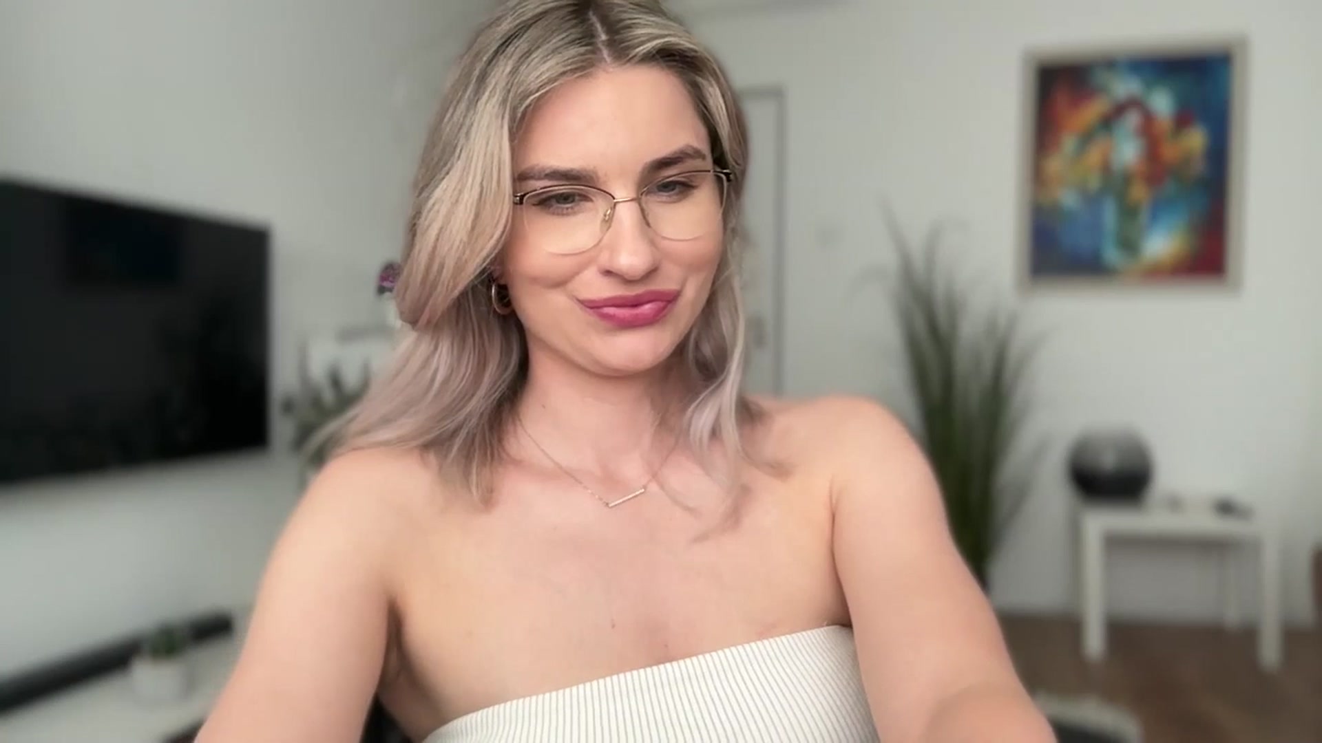 Gallery image thumbnail from AlyMiss's myfreecams stream on, 05/28/2025, 12:02 image 19 of 20