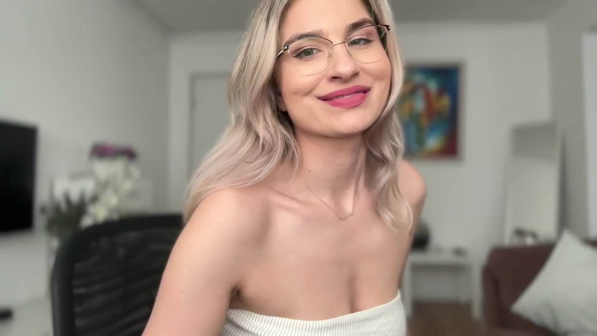 Gallery image thumbnail from AlyMiss's myfreecams stream on, 05/28/2025, 12:02 image 1 of 20