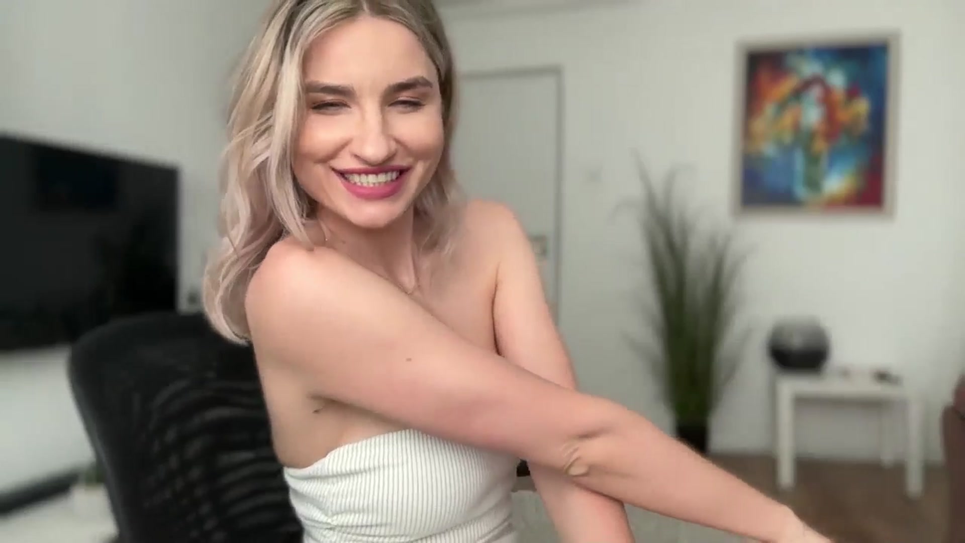 Gallery image thumbnail from AlyMiss's myfreecams stream on, 05/28/2025, 12:02 image 5 of 20