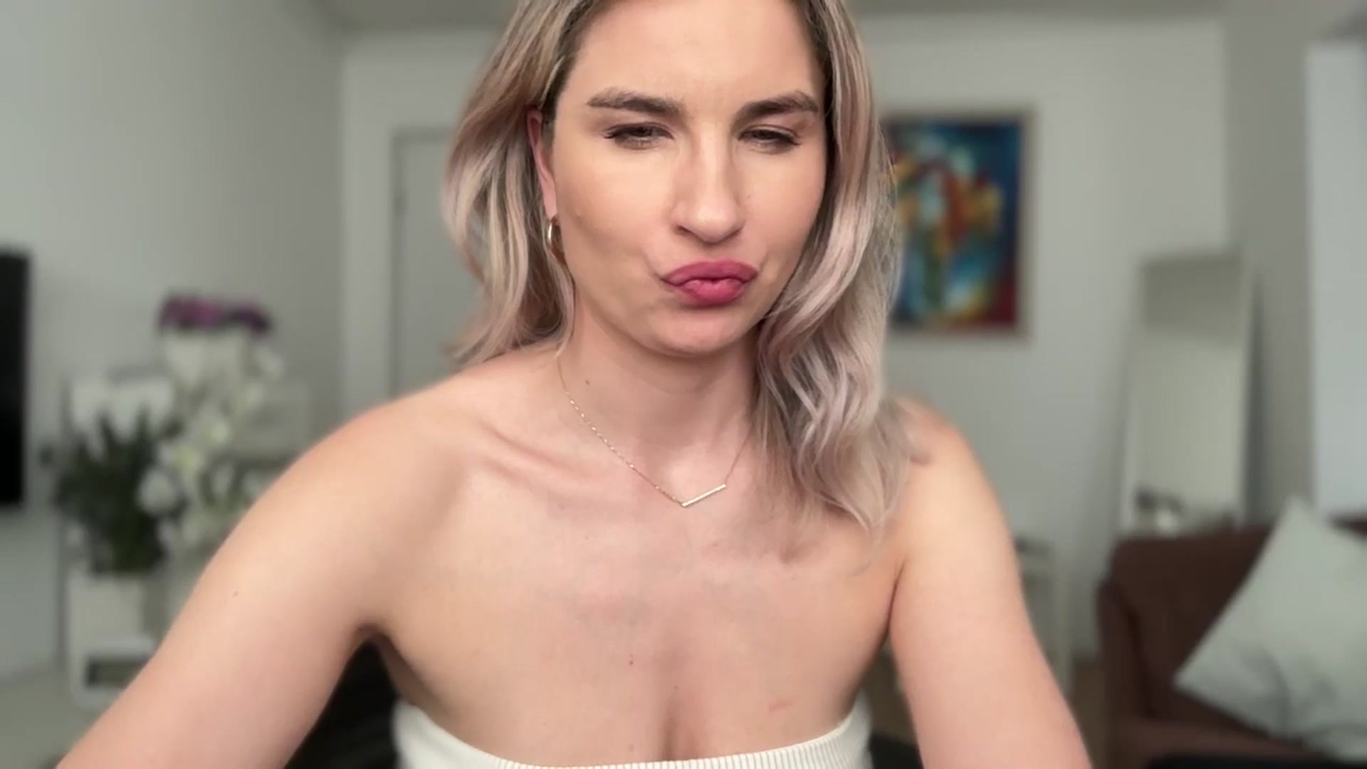 Gallery image thumbnail from AlyMiss's myfreecams stream on, 05/28/2025, 13:48 image 4 of 20
