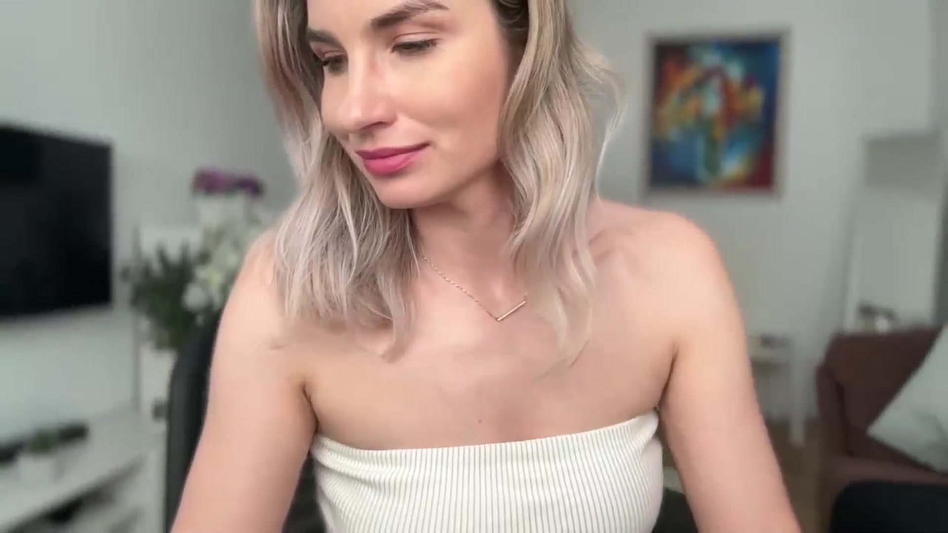 Gallery image thumbnail from AlyMiss's myfreecams stream on, 05/28/2025, 13:48 image 19 of 20