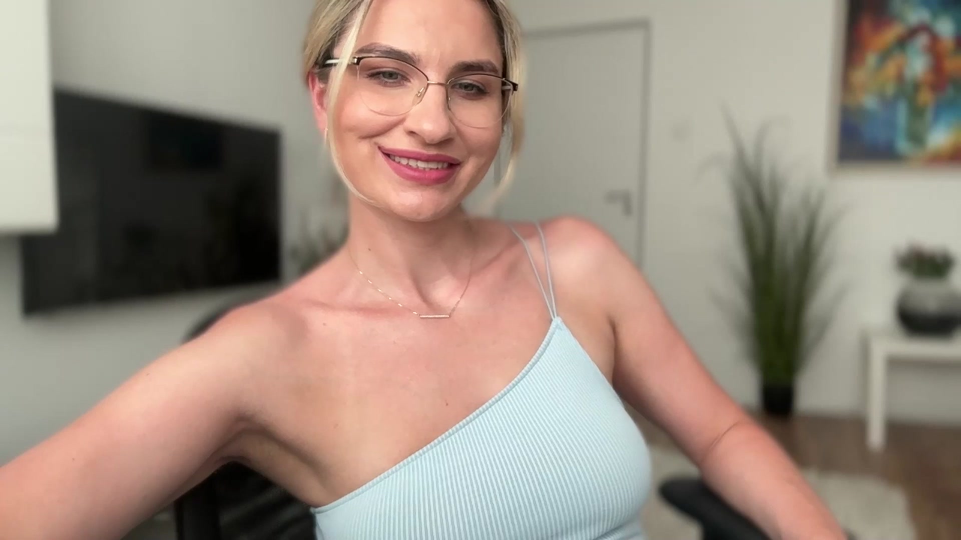 Gallery image thumbnail from AlyMiss's myfreecams stream on, 06/07/2025, 14:56 image 2 of 20