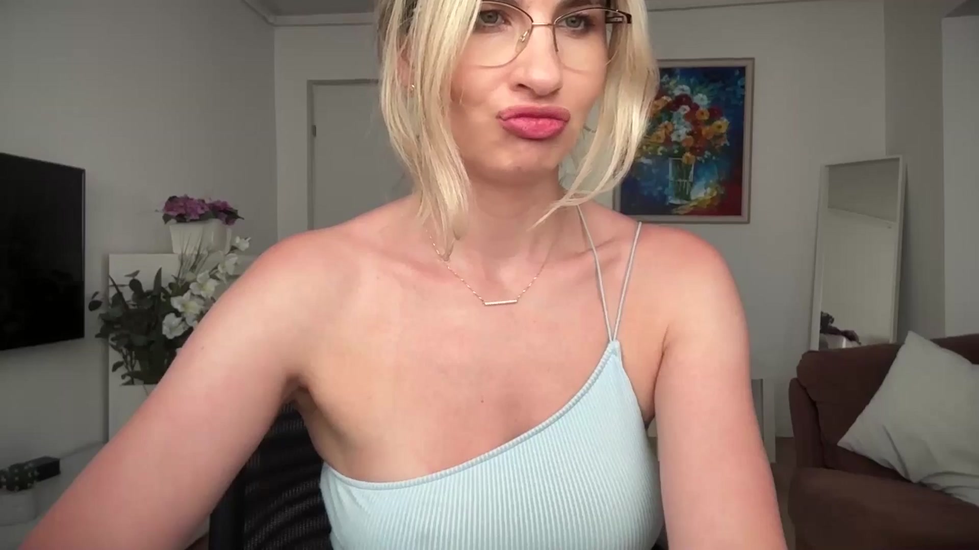 Gallery image thumbnail from AlyMiss's myfreecams stream on, 06/07/2025, 14:56 image 17 of 20