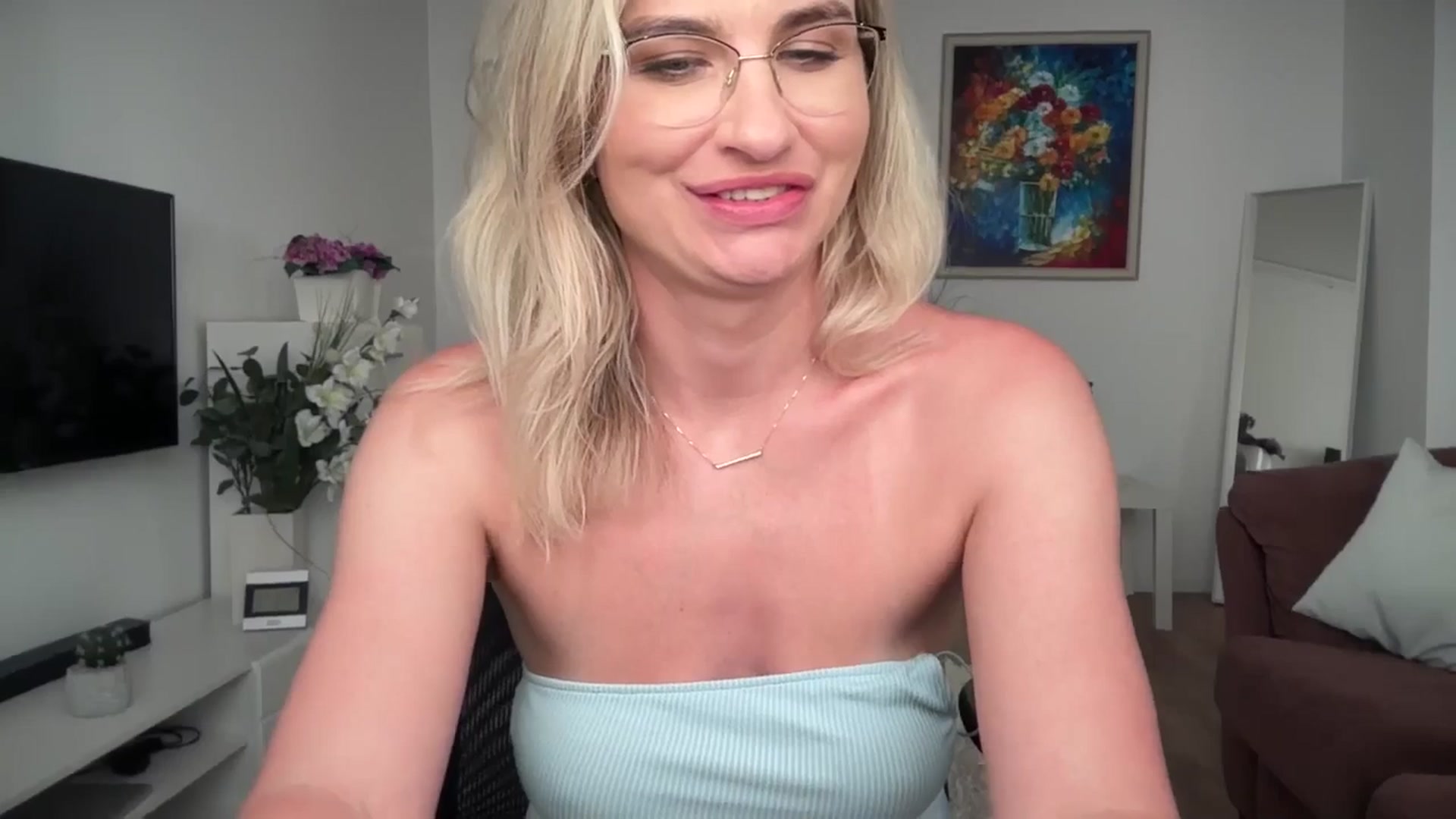 Gallery image thumbnail from AlyMiss's myfreecams stream on, 06/07/2025, 17:48 image 12 of 20