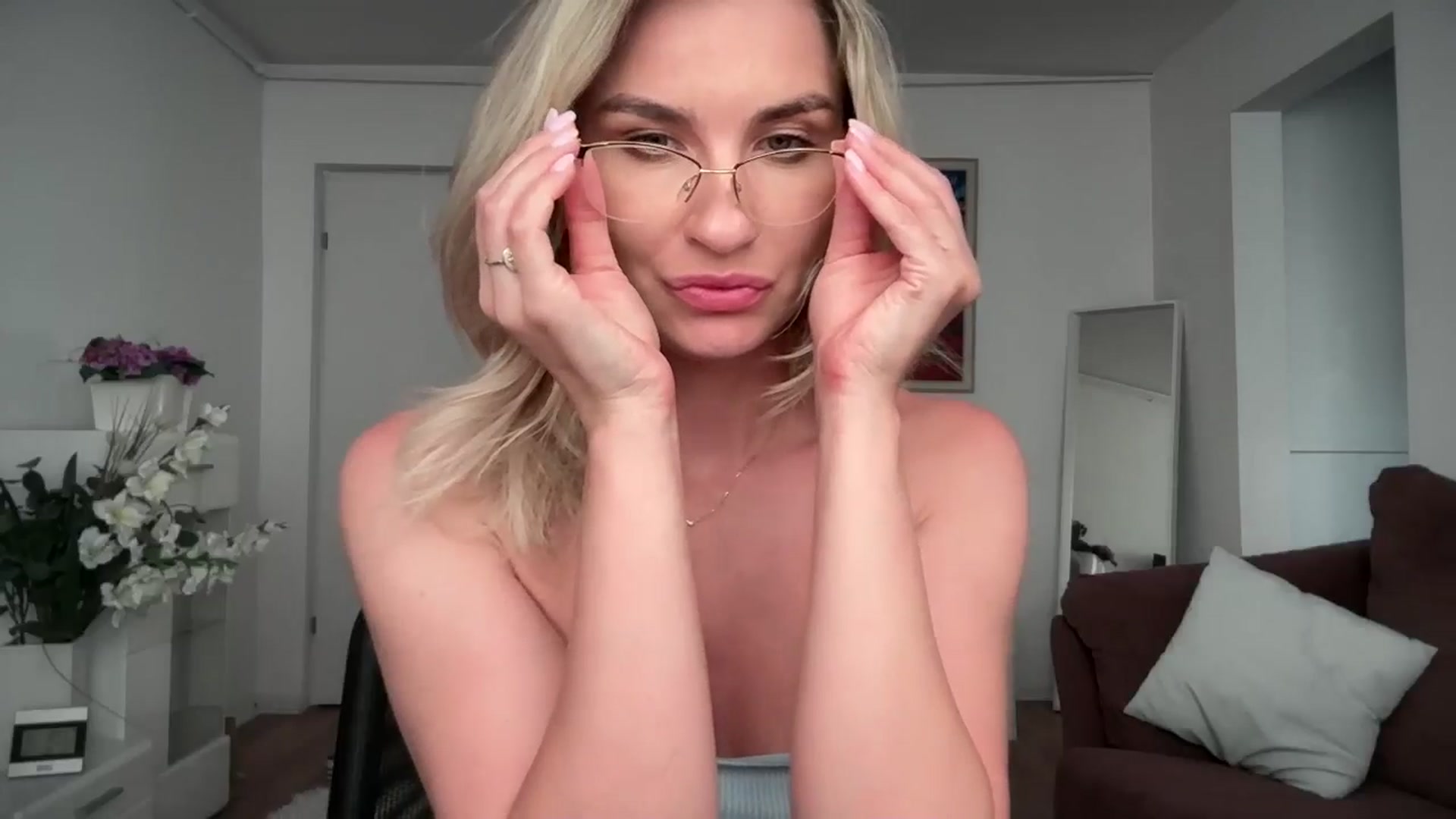 Gallery image thumbnail from AlyMiss's myfreecams stream on, 06/07/2025, 17:48 image 8 of 20